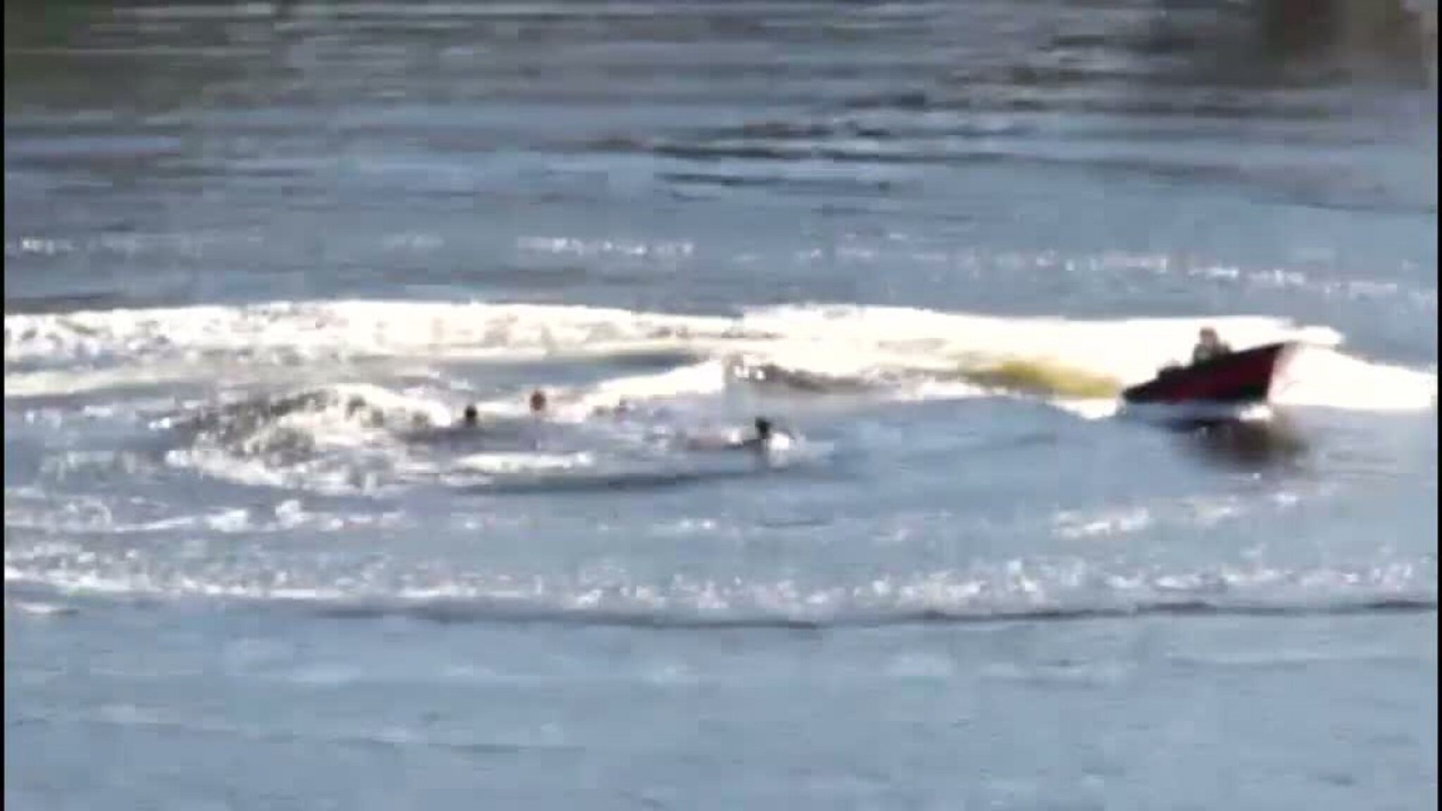 - Siktet på dem som badet