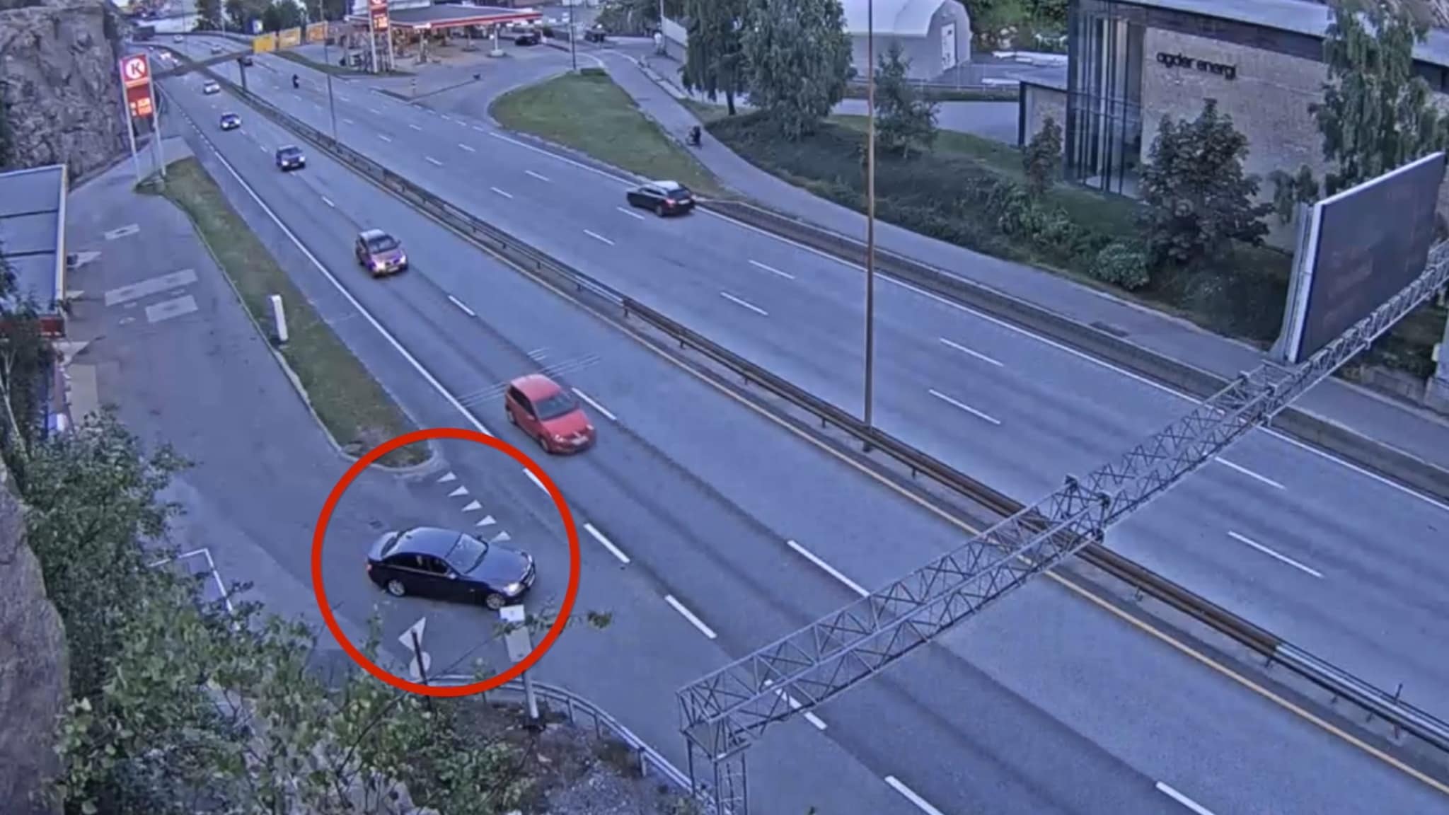 Motorsykkel og bil i nestenkollisjon på Vesterveien