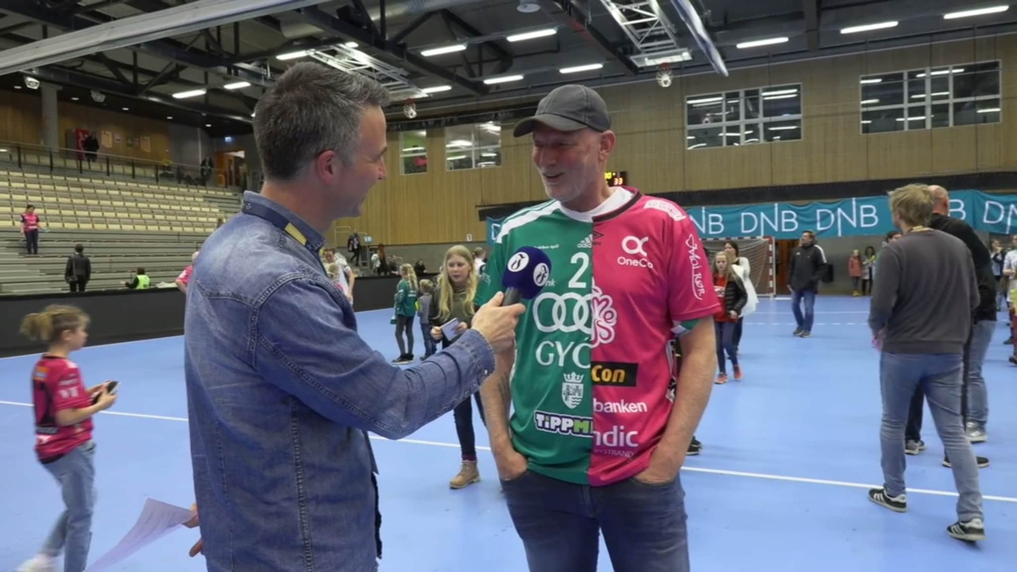 Sjekk pappa Kristiansens spesielle drakt