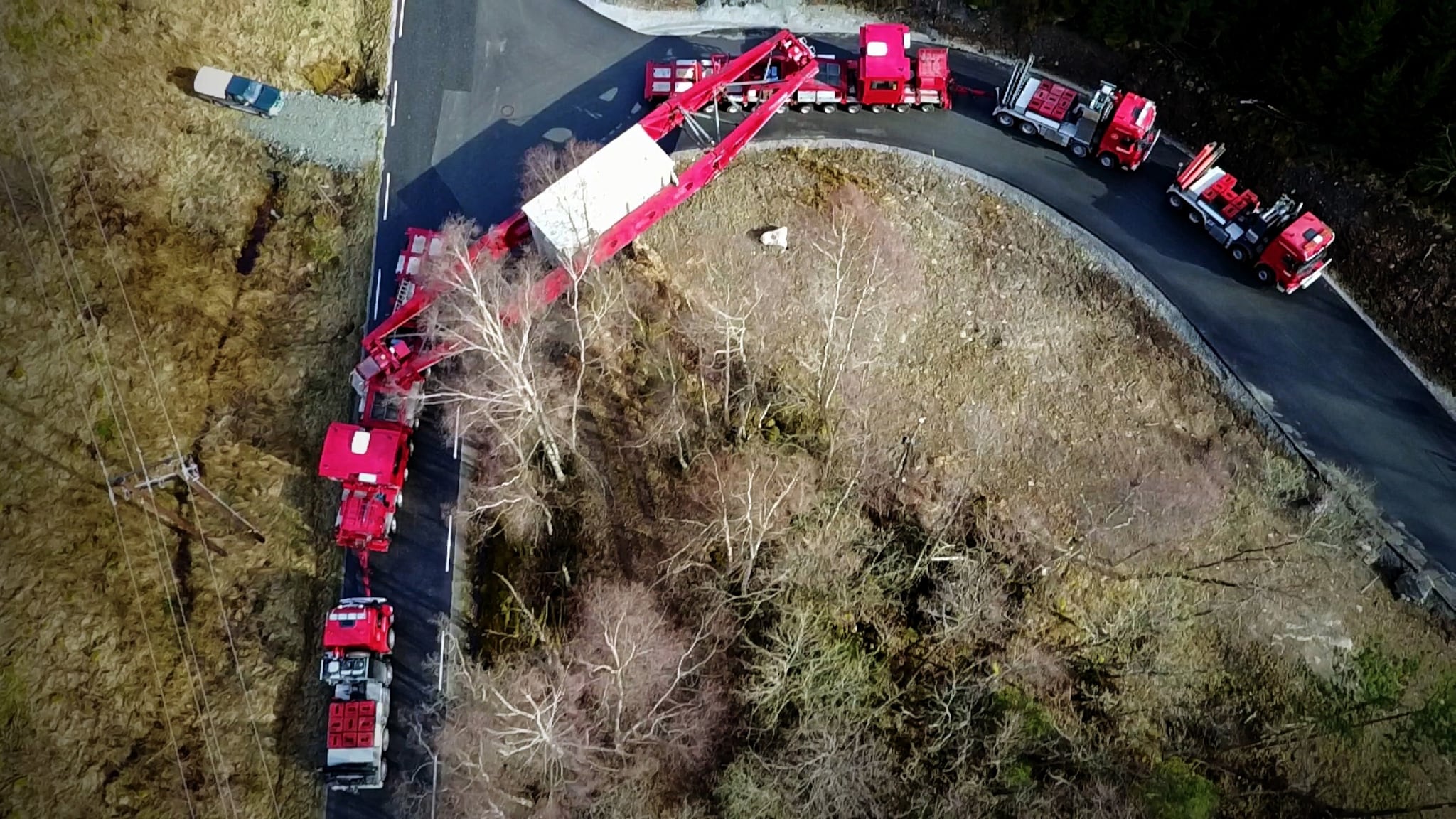 Se dronevideo av monstertransporten