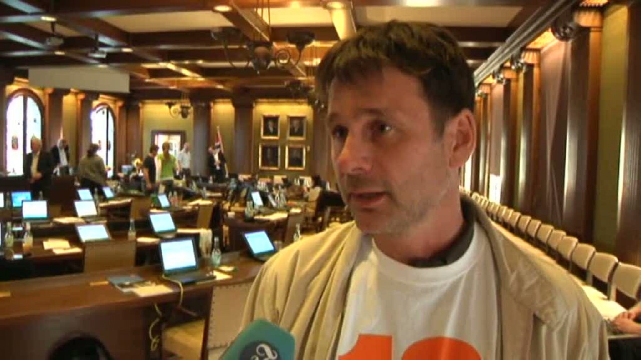 Reaksjoner etter hall-vedtaket