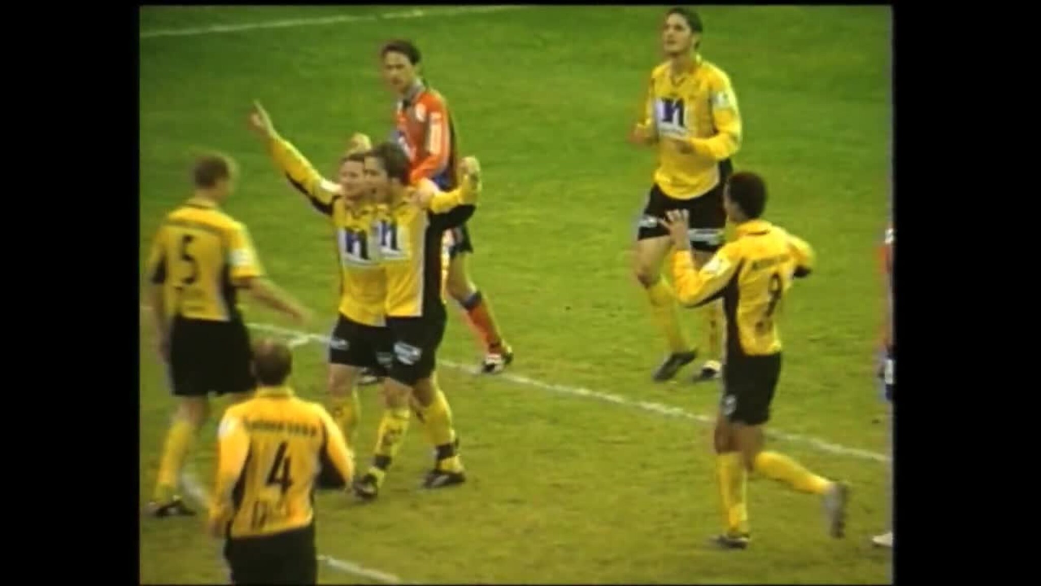 Se Start sikre seriemesterskapet mot AaFK i 2004