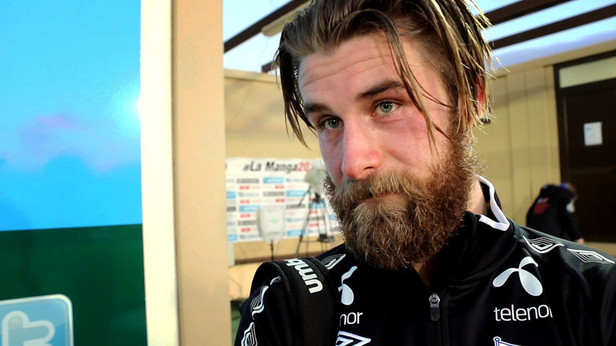 - Må bare beklage det røde kortet