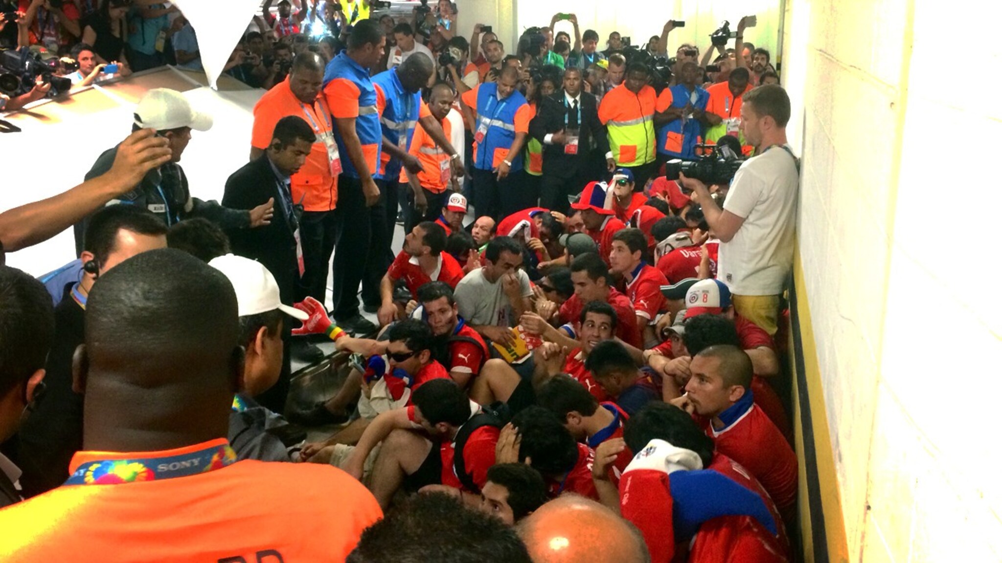 Her stormer Chile-supporterne pressesenteret