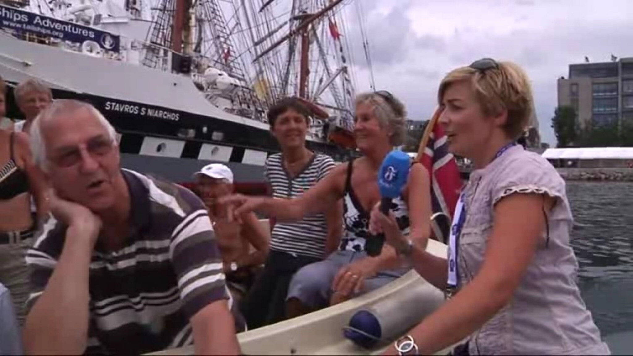 Vennegjeng synger i havna