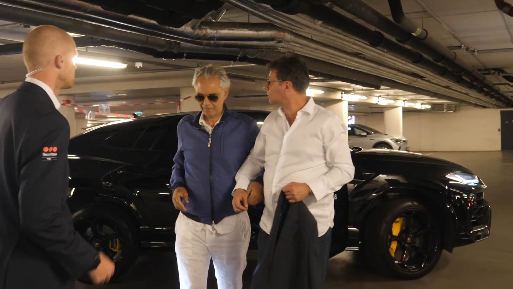Her ankommer Bocelli hotellet