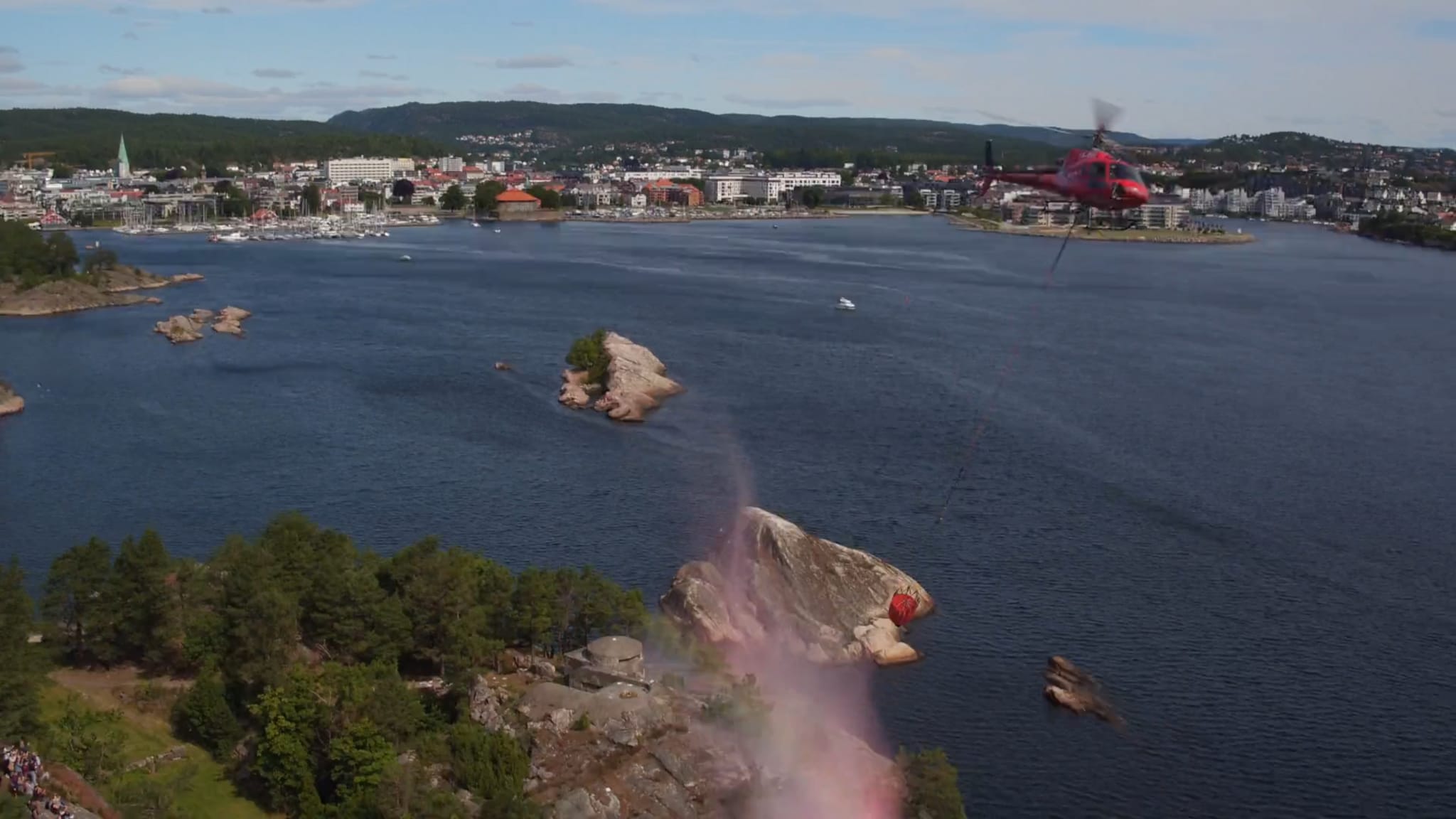 VIDEO: Her bomber helikopteret Odderøya