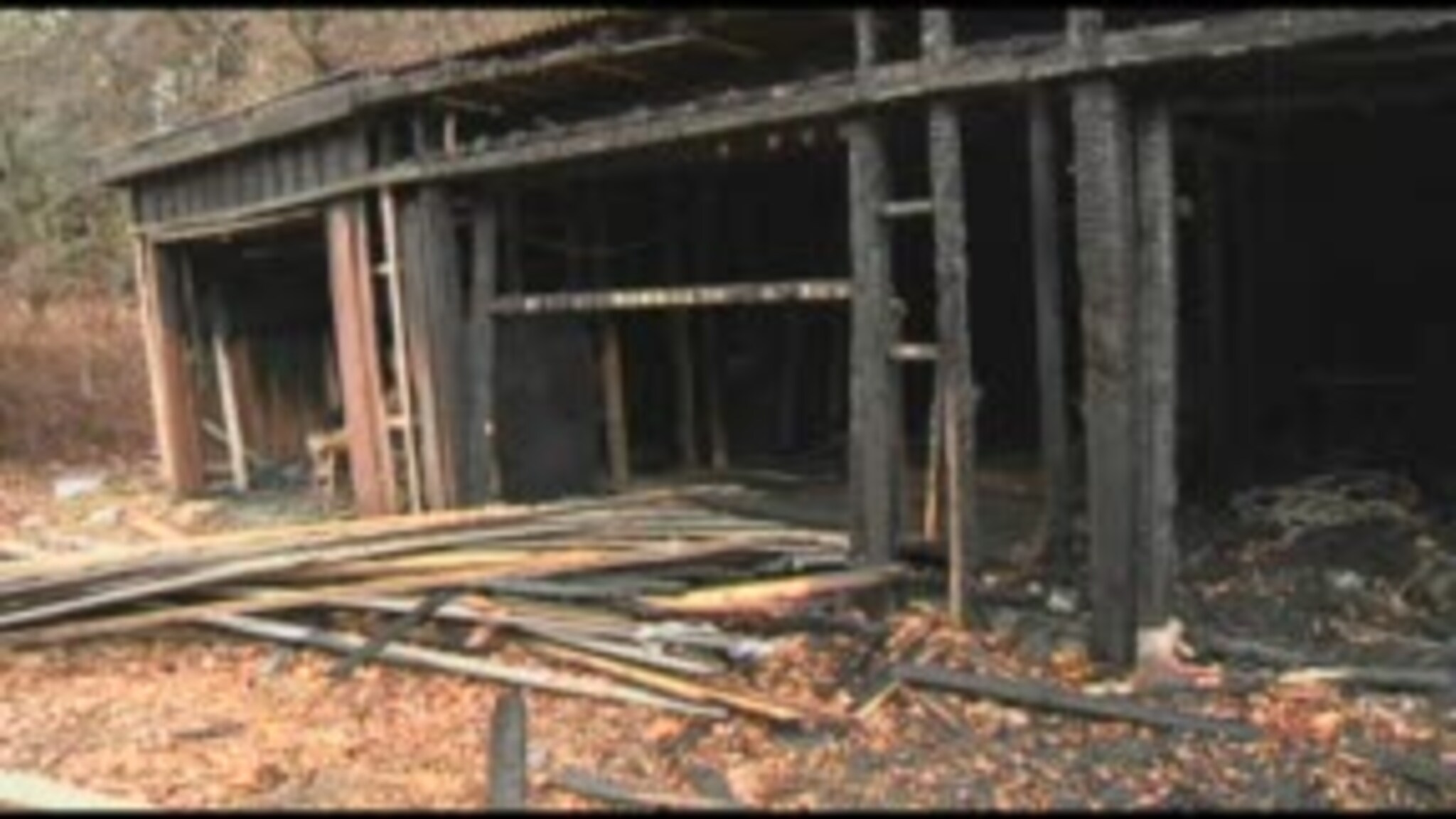 Forsøpling, forfall og brann i garasjerekkene på Slettheia og Tinnheia