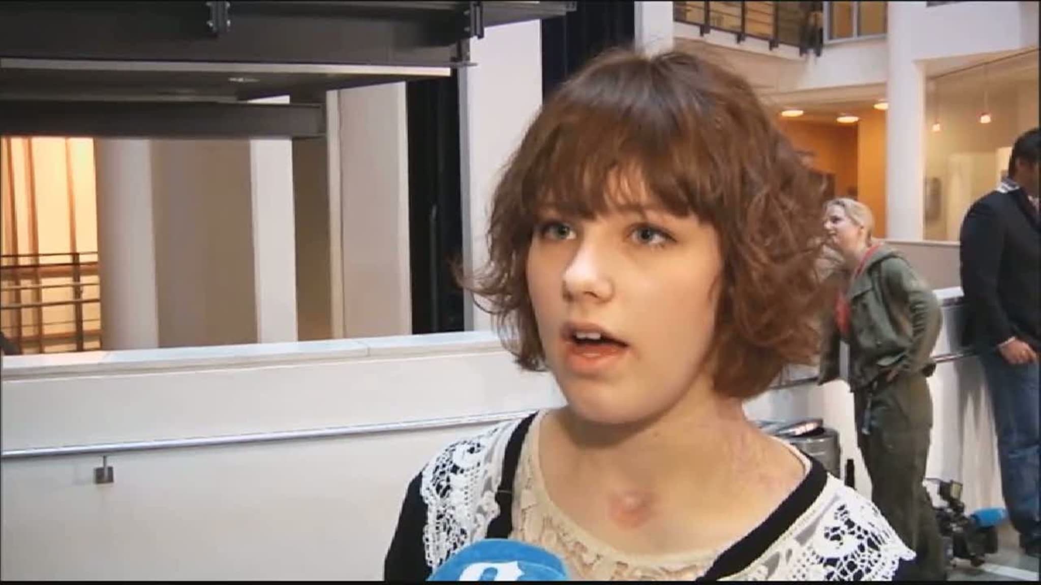 - I filmene dør man av en kule