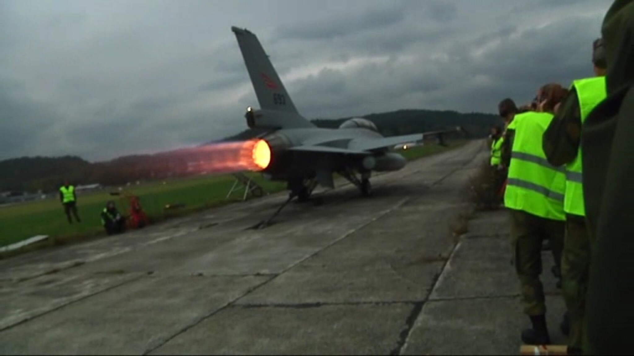 F-16 tester etterbrenneren