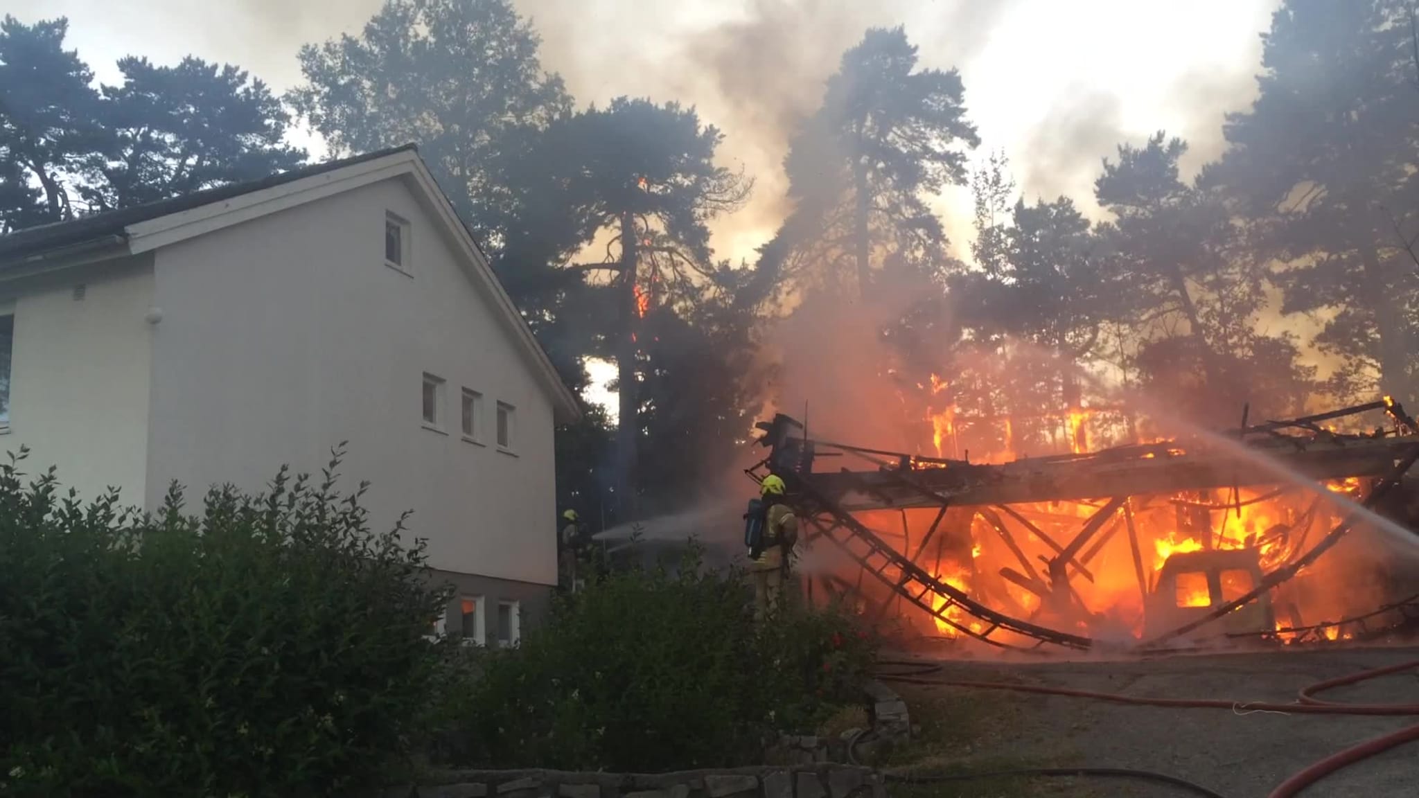 Full fyr i garasje på Trollnes i Arendal