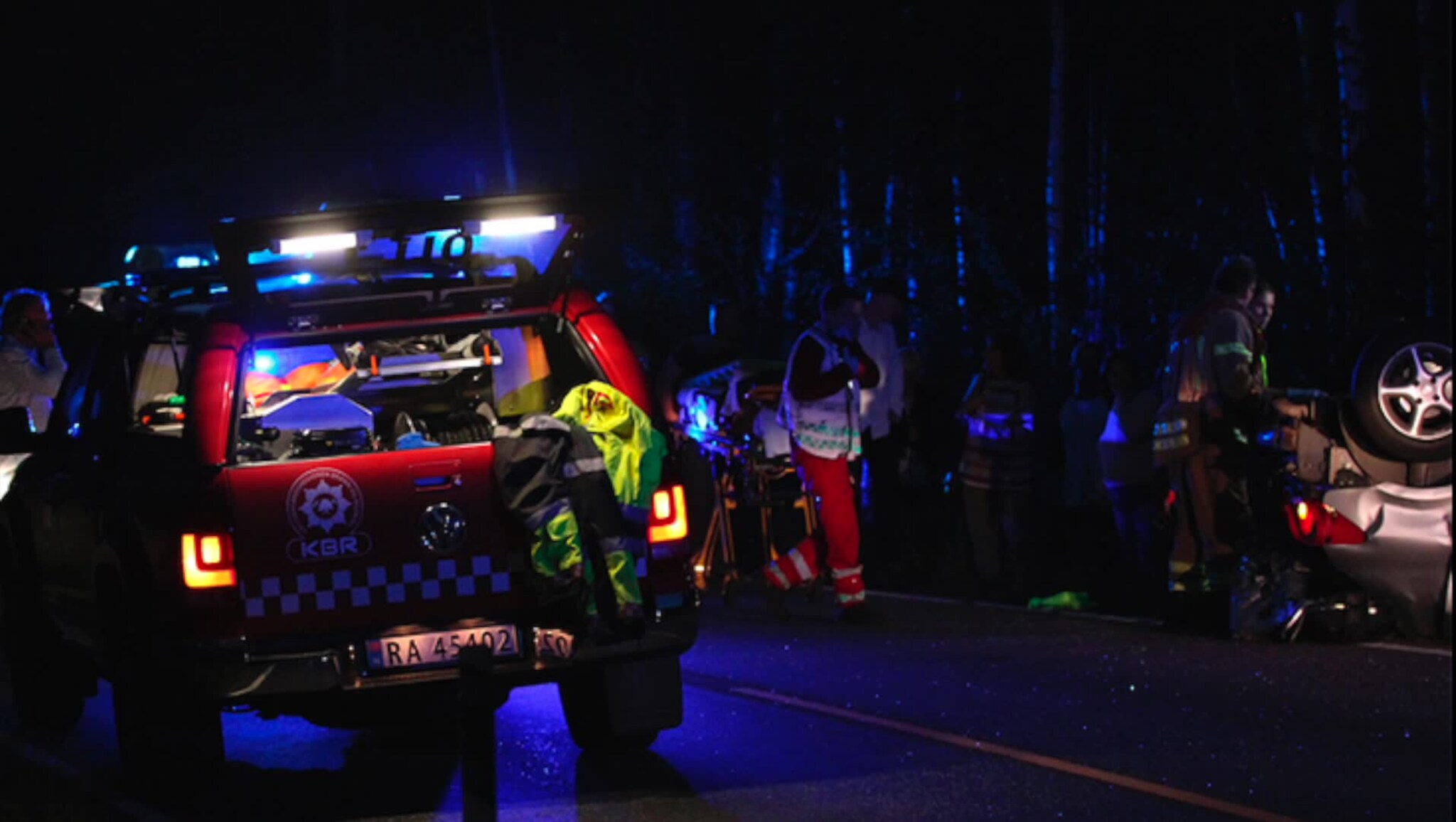 Se bildene fra redningsarbeidet på ulykkesstedet