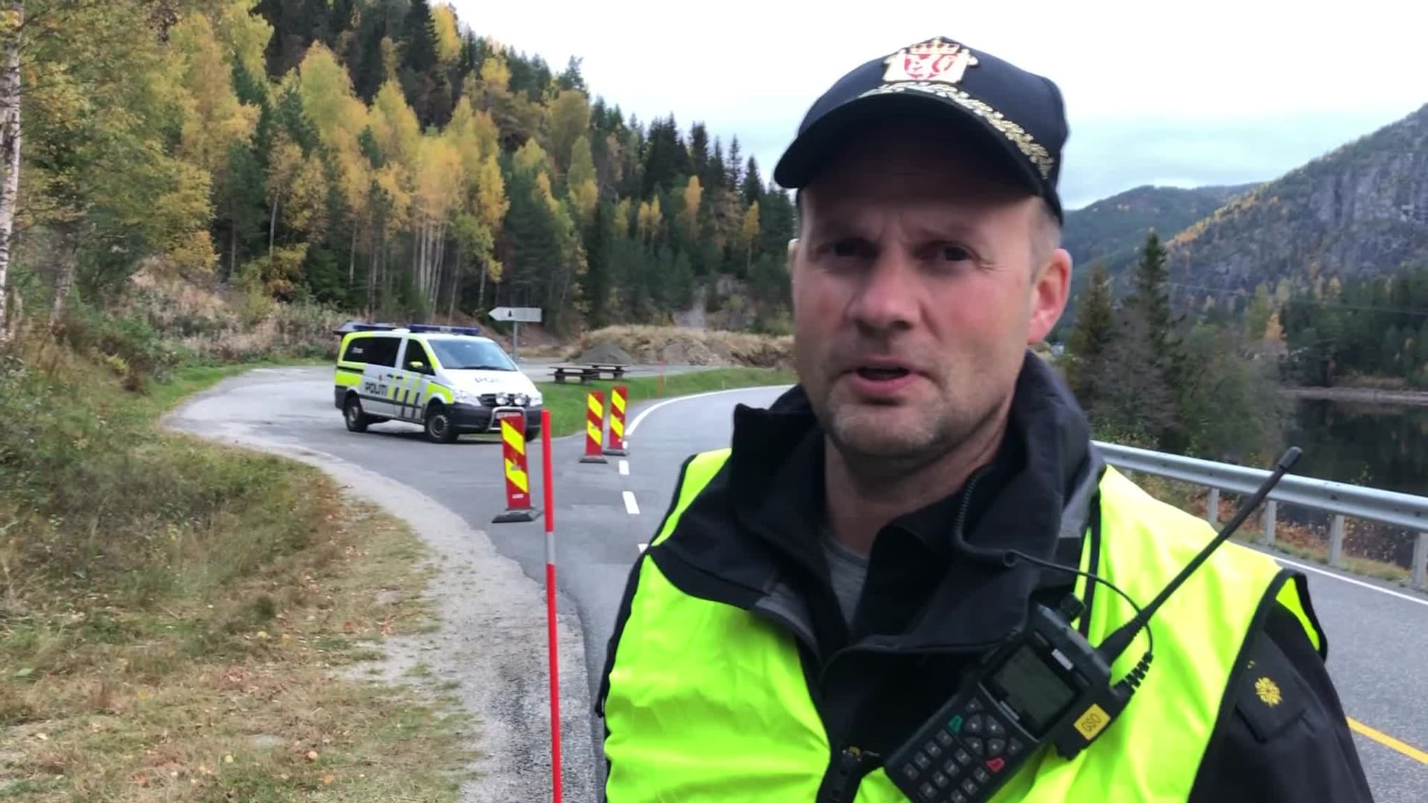 Politiet: - Kvinne har satt seg fast under rappellering