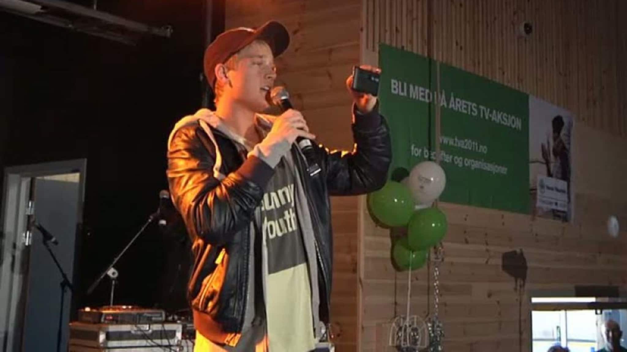 Bjørn Johan Muri filmet fansen