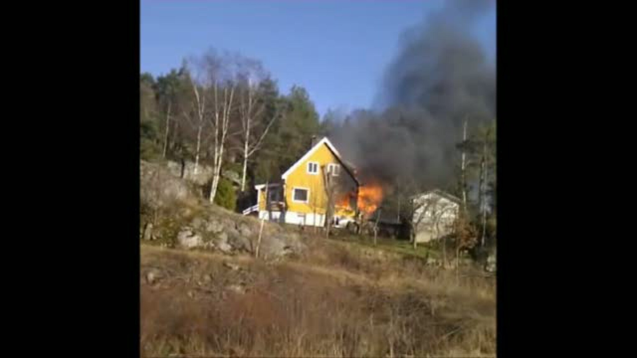 Her står flammene ut