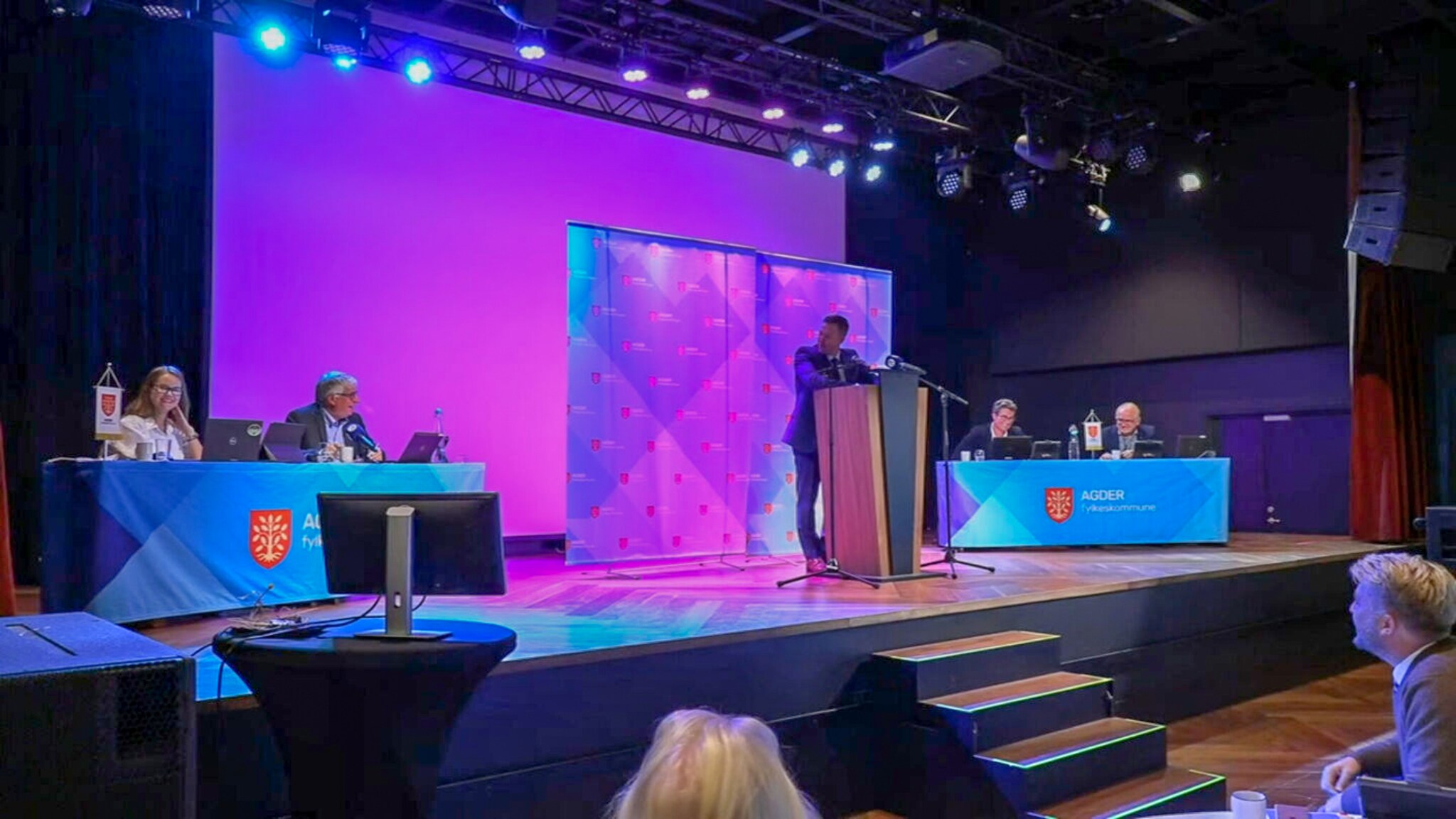 VIDEO: Her blir det "discostemning" på fylkestinget