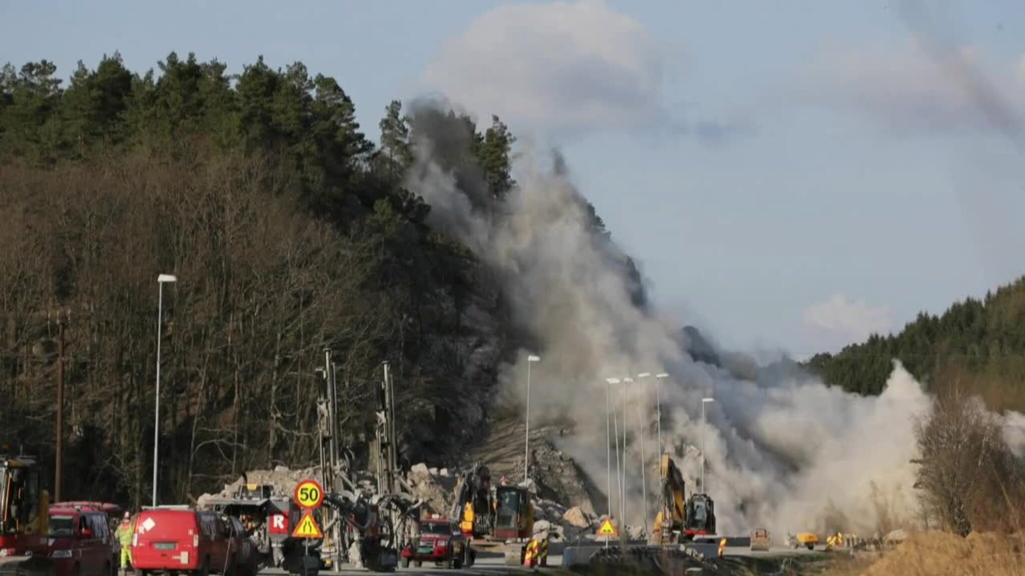 Se fjellet gå i lufta
