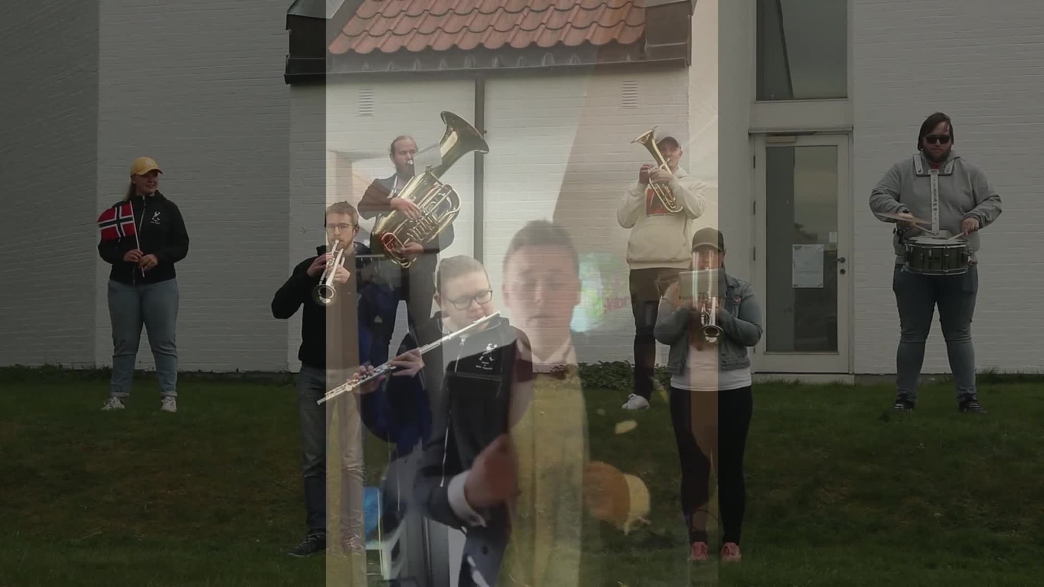 Se UiA-studentene synge Ja, vi elsker