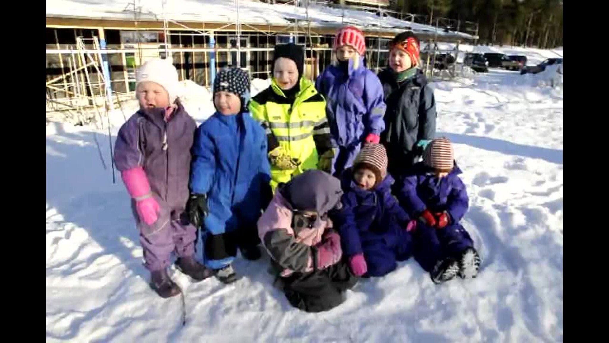 Barnehagen synger for bygget