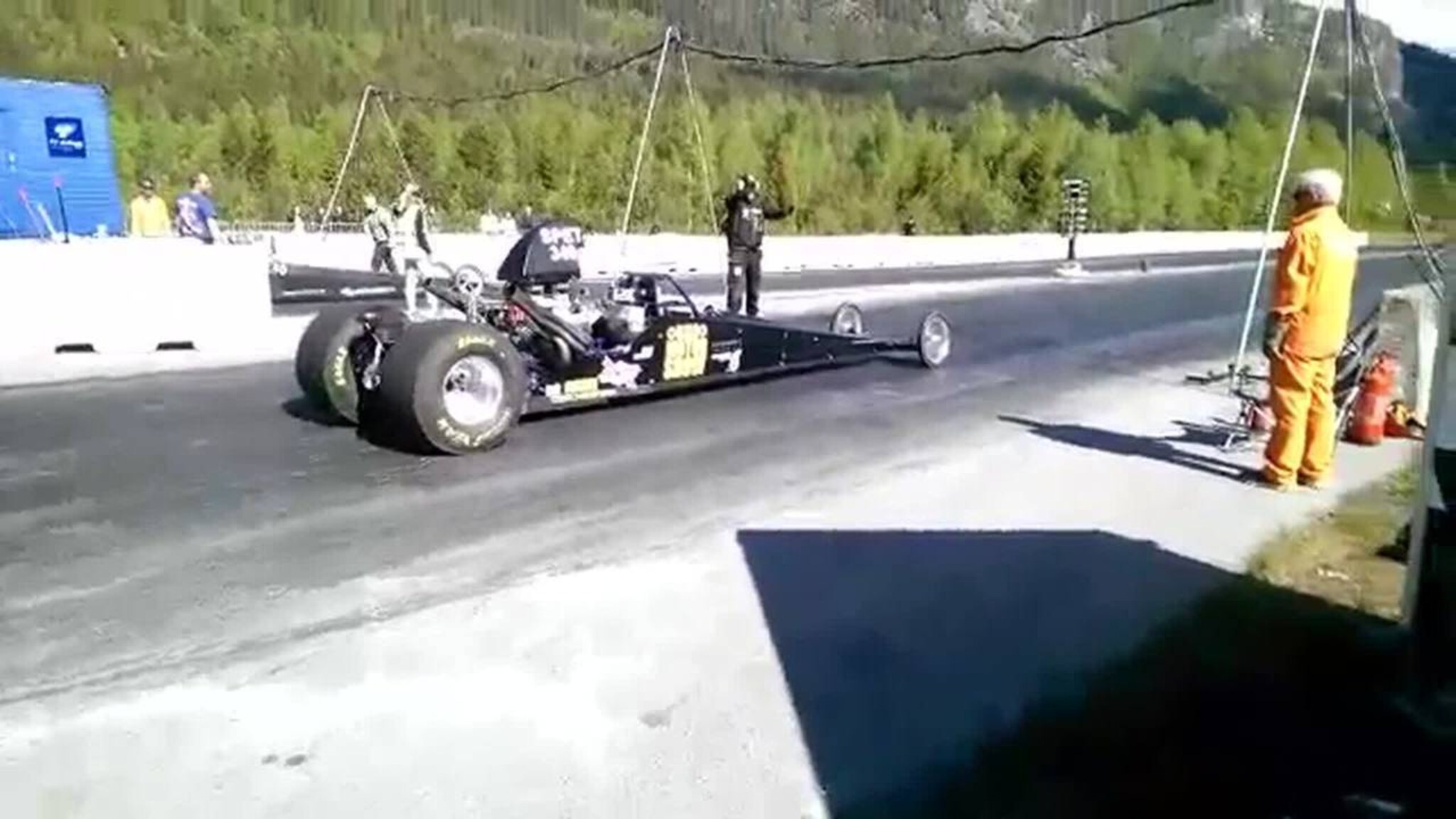 Se Cassandra (20) kjøre i Thunder Valle