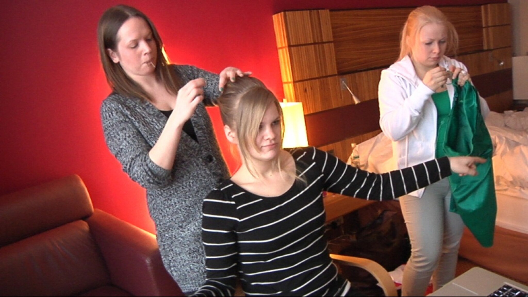 Bli med på hotellrommet til jentene i Team Thom