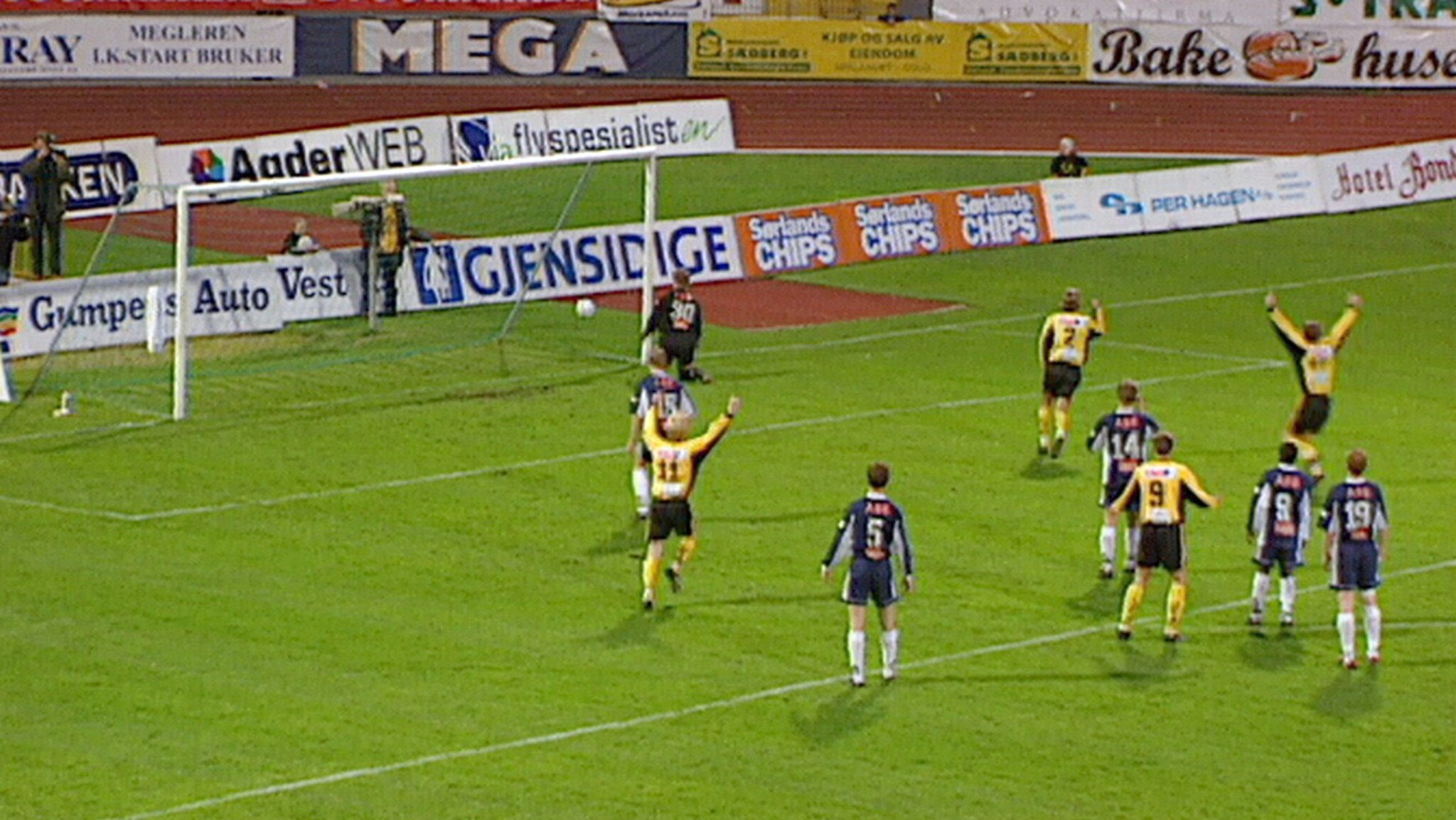 VIDEO: Husker du hjemmekampen mellom Start og Strømsgodset i 99?