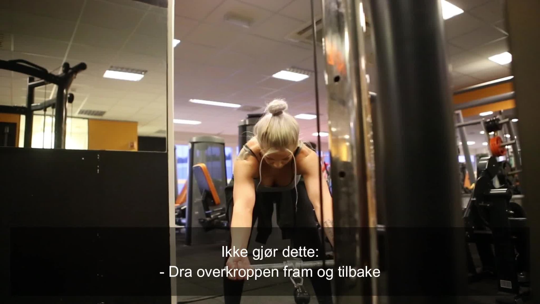 Julie Rafoss viser knebøy med kabel