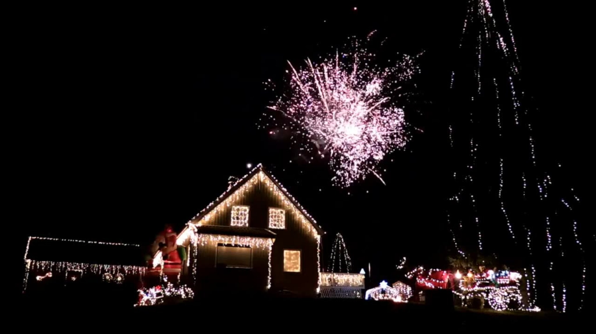 Bli med til julehuset med 12.000 julelys