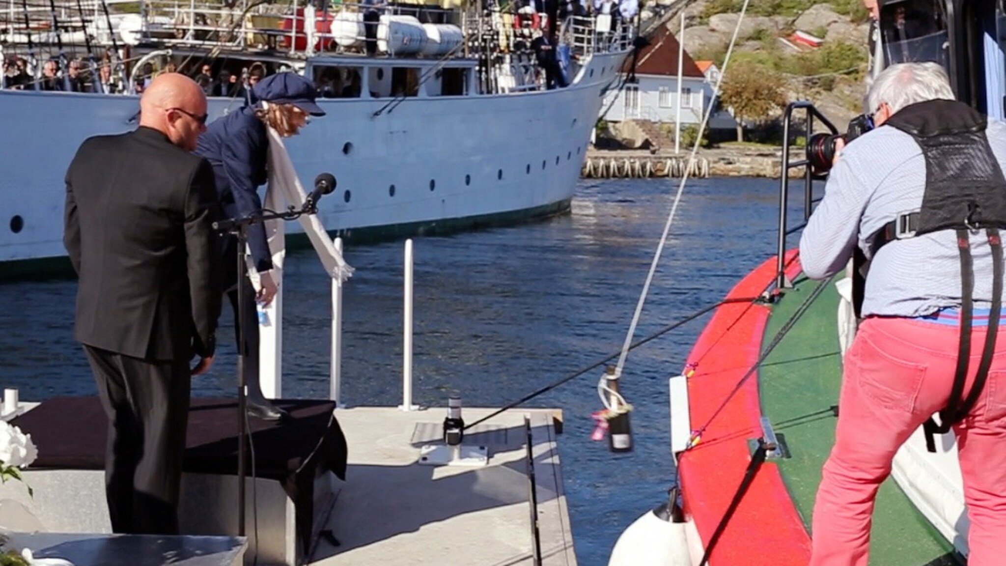 Se den storslåtte dåpen av redningsskøyta til 10 millioner