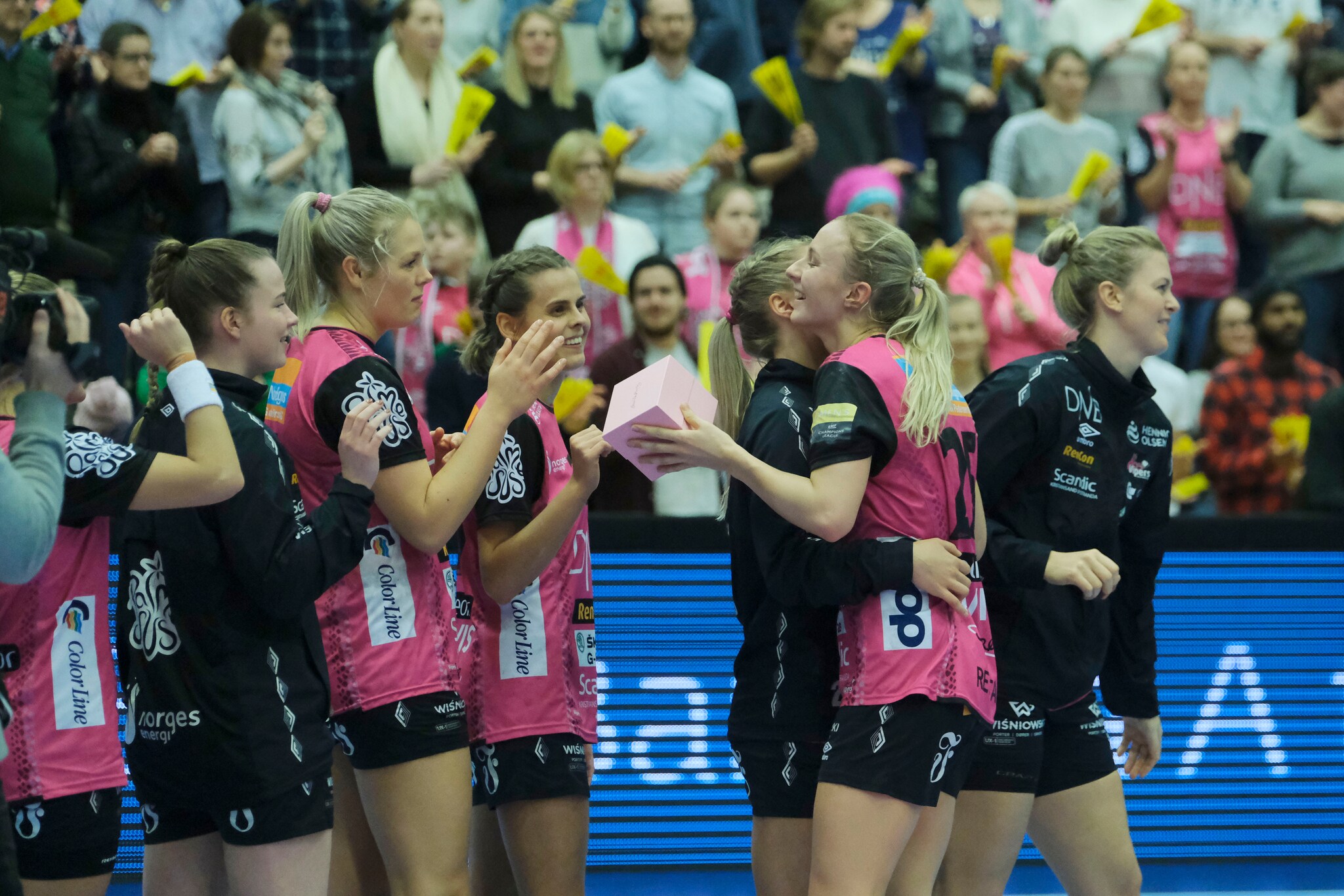 Få reaksjonene etter at Vipers sikret kvartfinale i Champions League