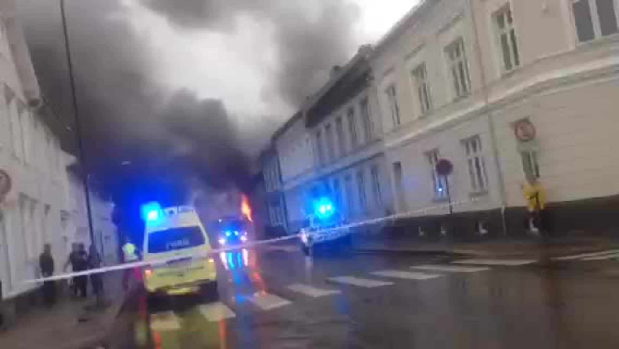 Bygård brenner i Tollbodgata