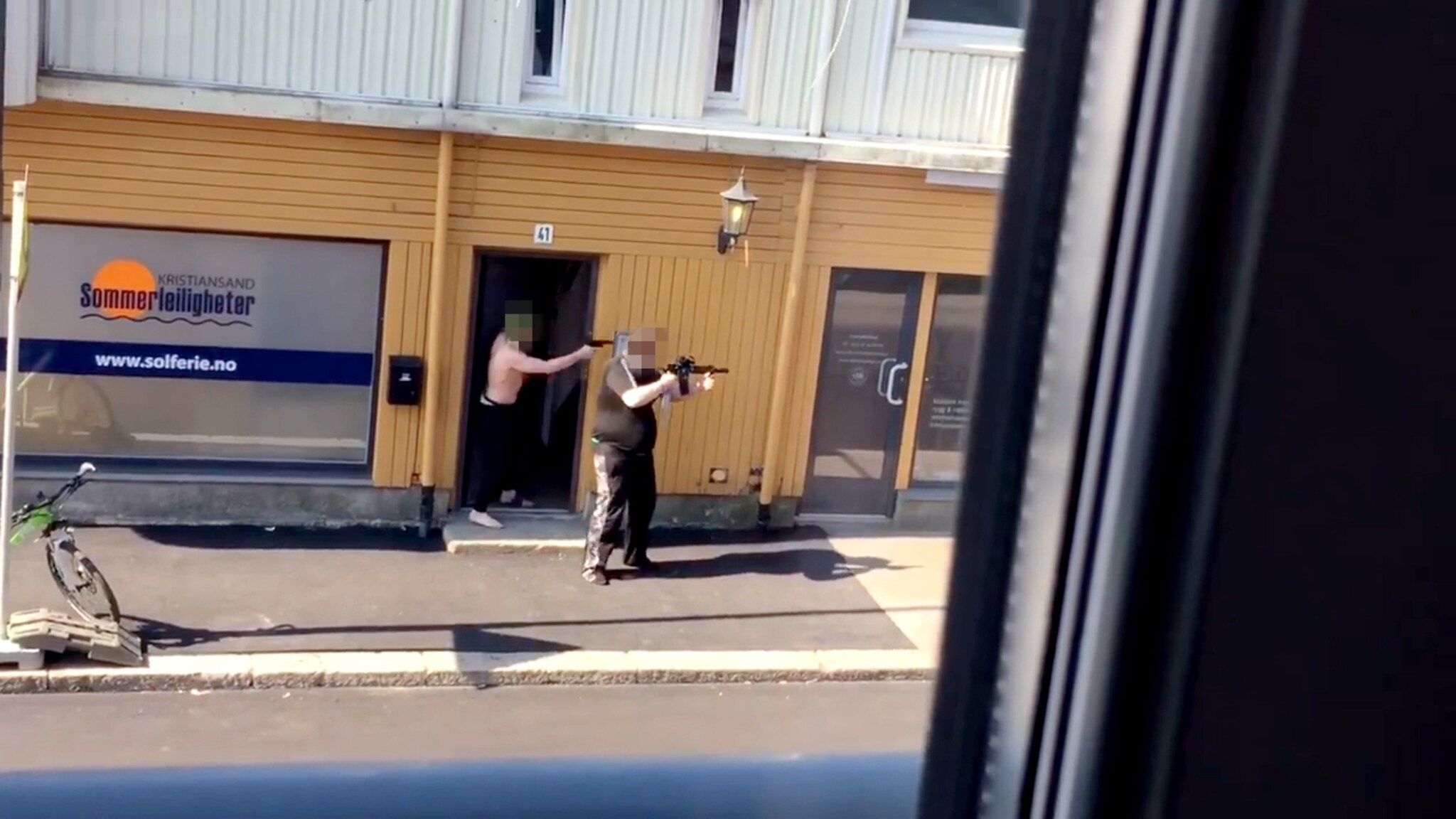 Her truer de med våpen i gata