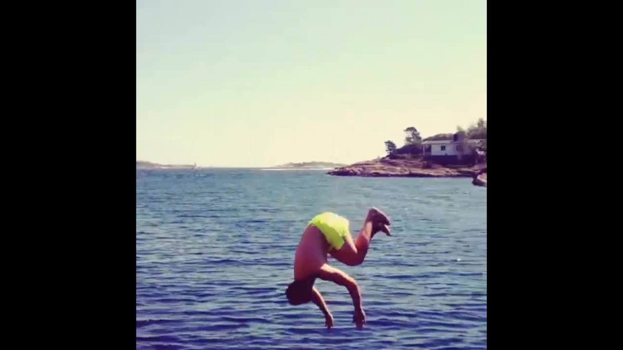 Baklengs salto i solsteiken