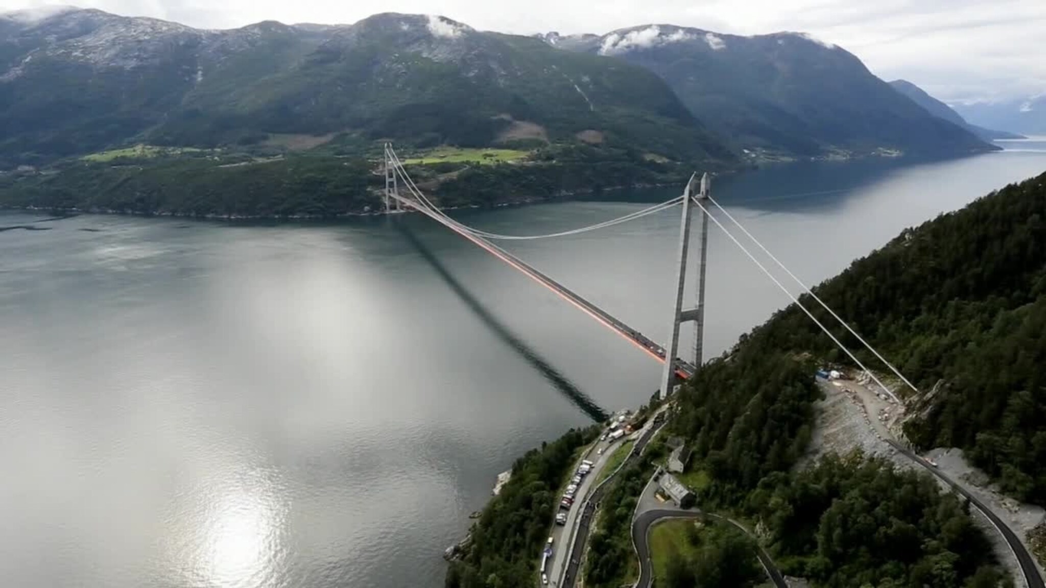 Se Hardangerbrua fra lufta