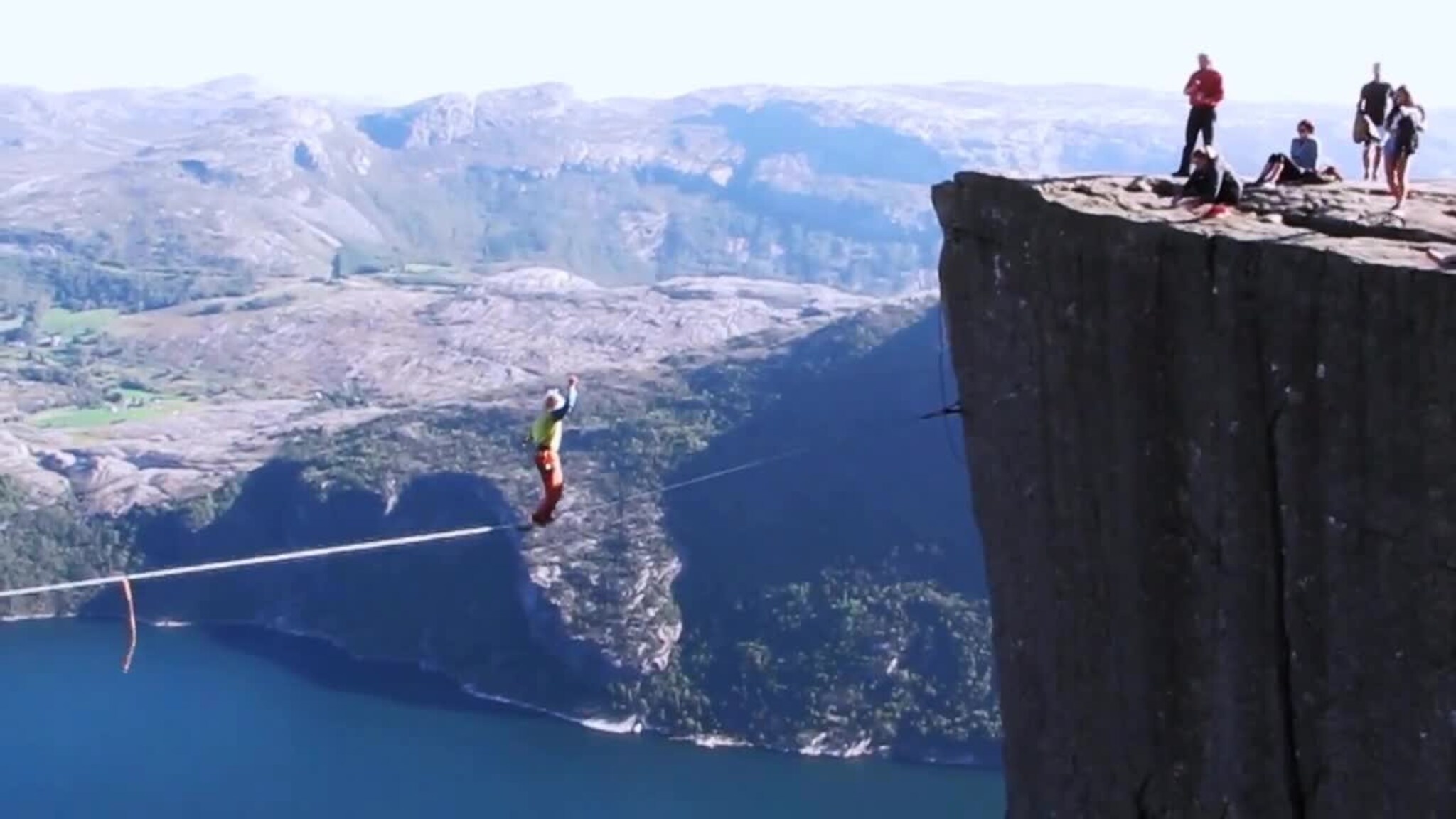 På line ved Preikestolen