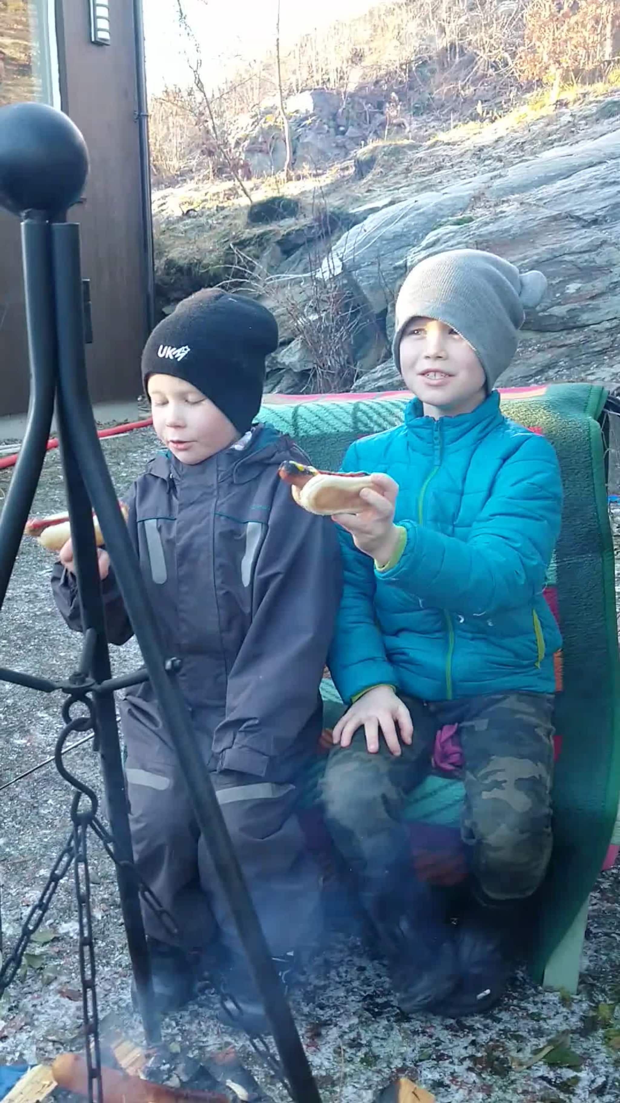 familien solheim tenner bål