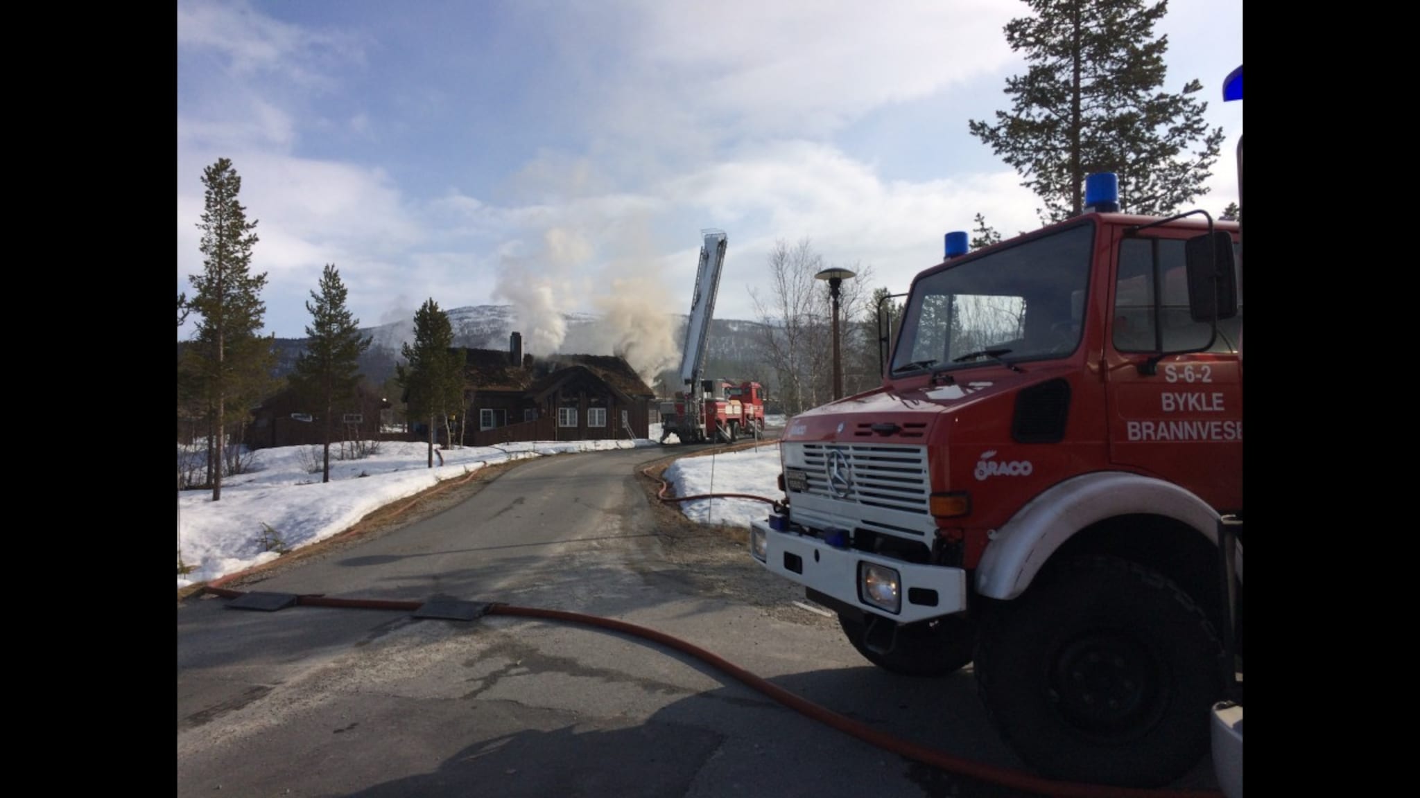 Hytte totalskadd i brann på Hovden