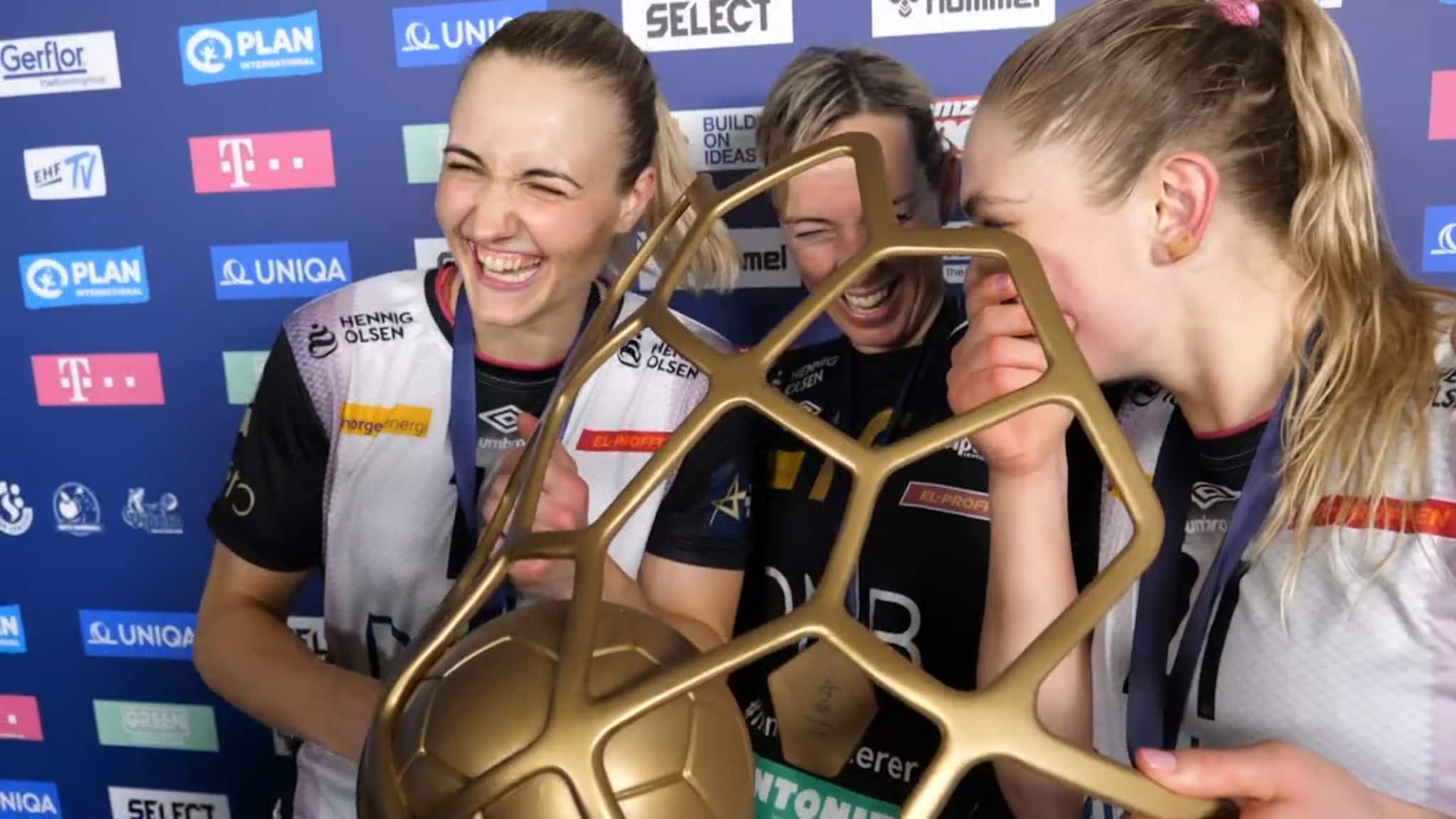 SENDING: Her feirer Vipers med trofeet