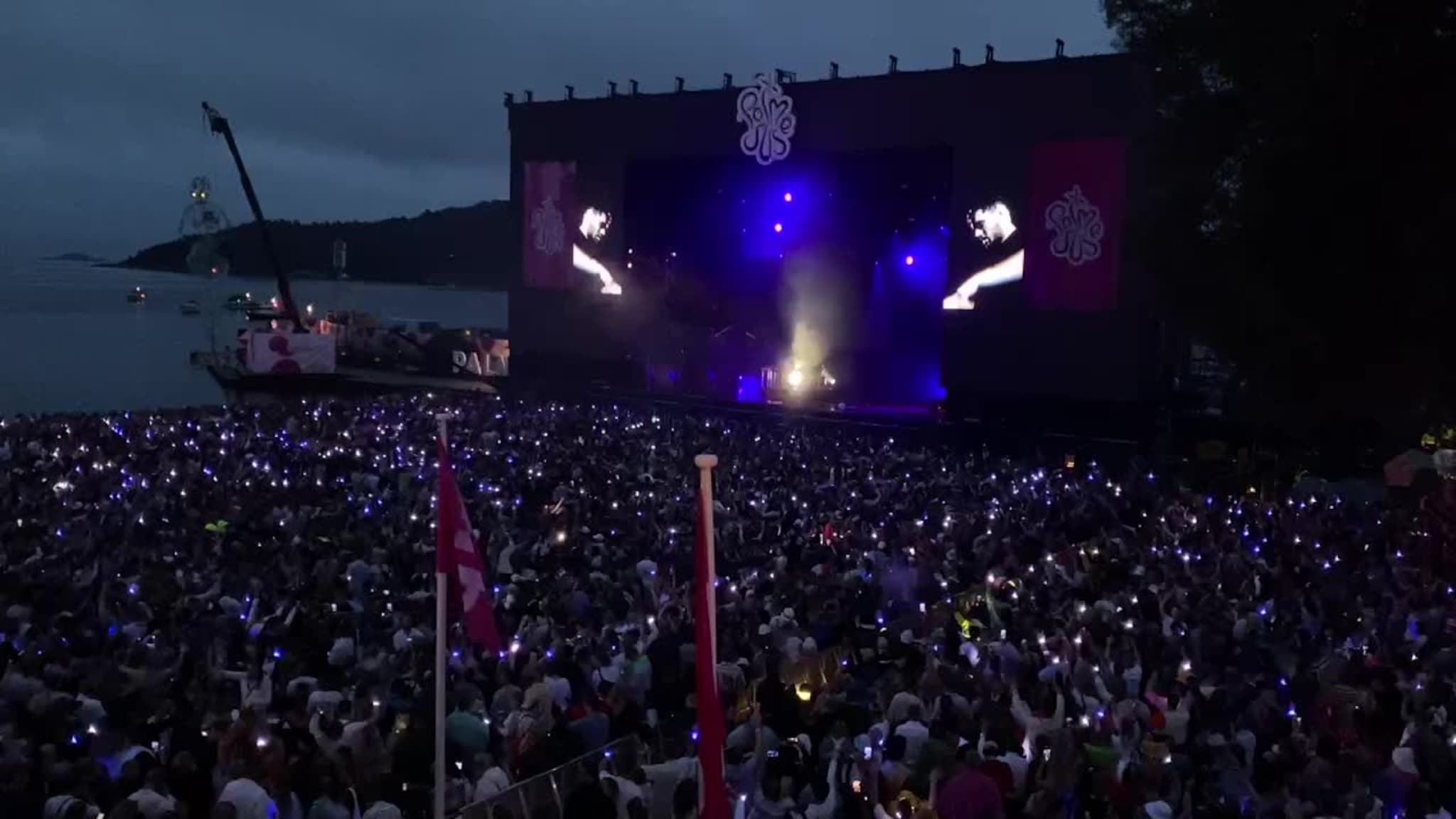 Sjekk lysshowet til Martin Garrix fra Cupra
