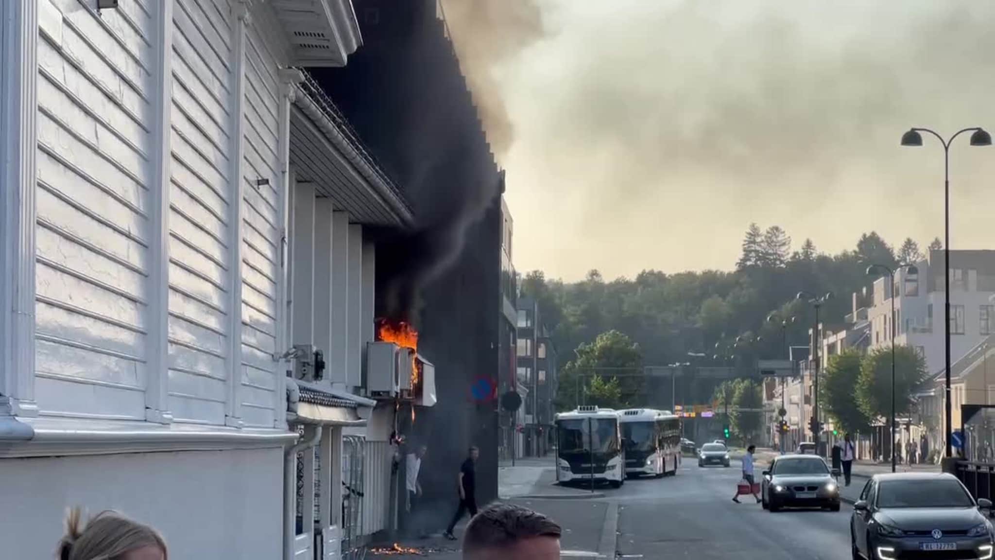 Her brenner det (VIDEO: Henrik H. Arnesen)