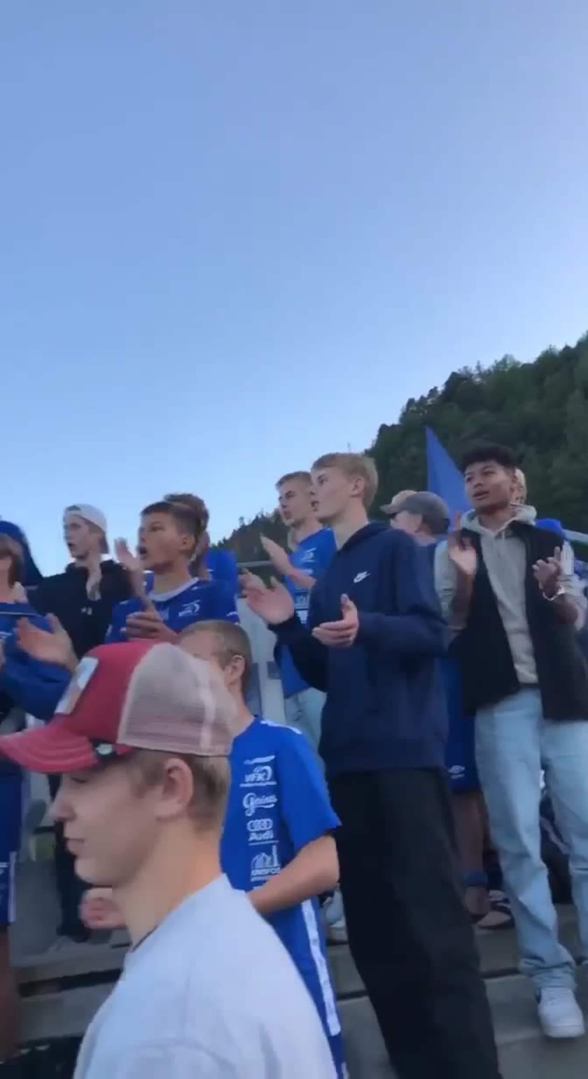 Vindbjarts supportere heier fram laget