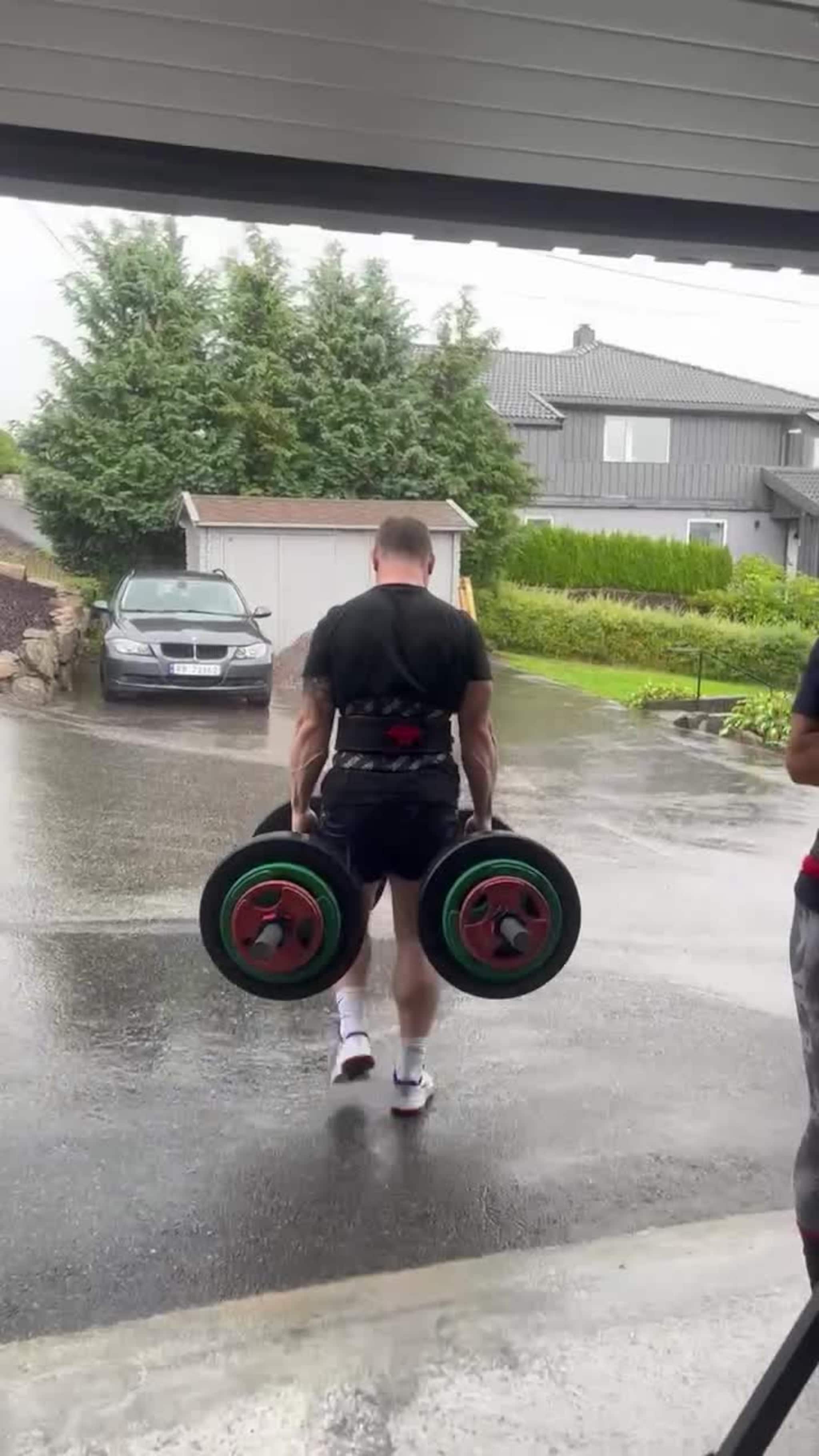 Christian Alvær trener som strongman 2