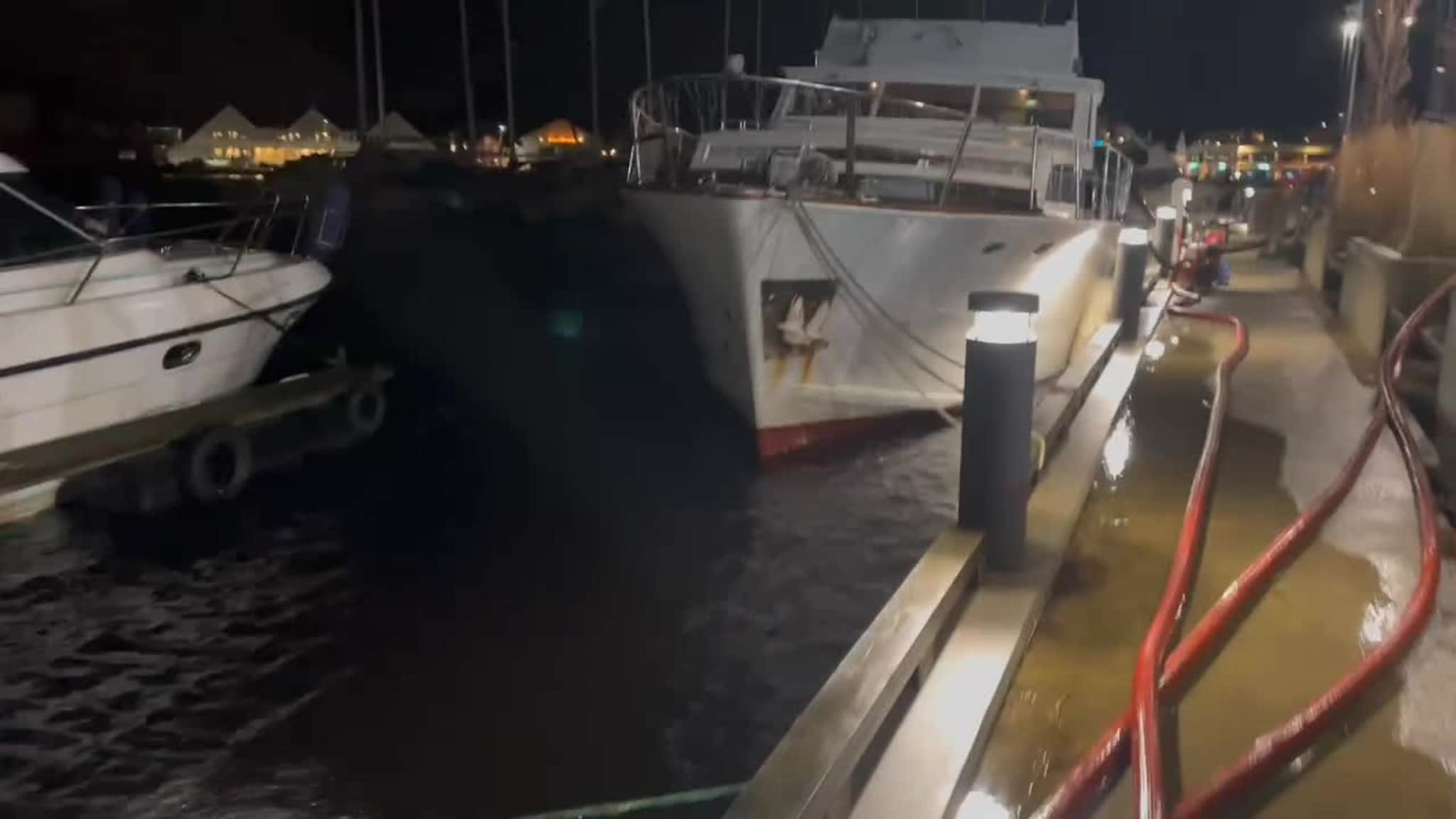 Her pumper de vann ut av yachten Mariann Viktoria