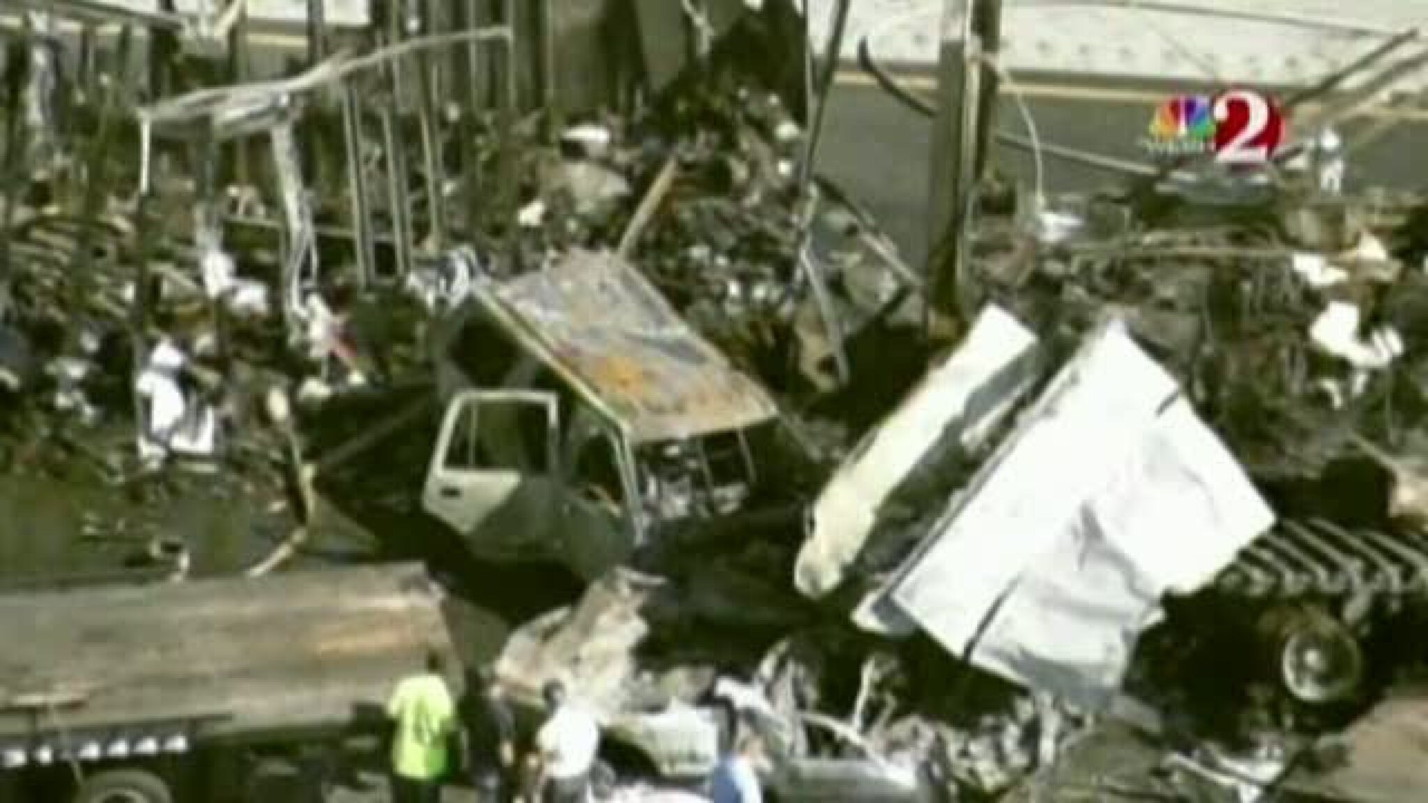 Minst 10 omkom i kjedekollisjon