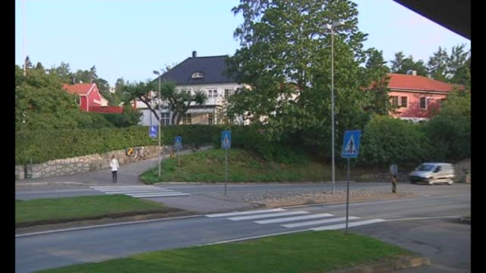 #3: Her blir fotgjengeren tutet ut av gangfeltet