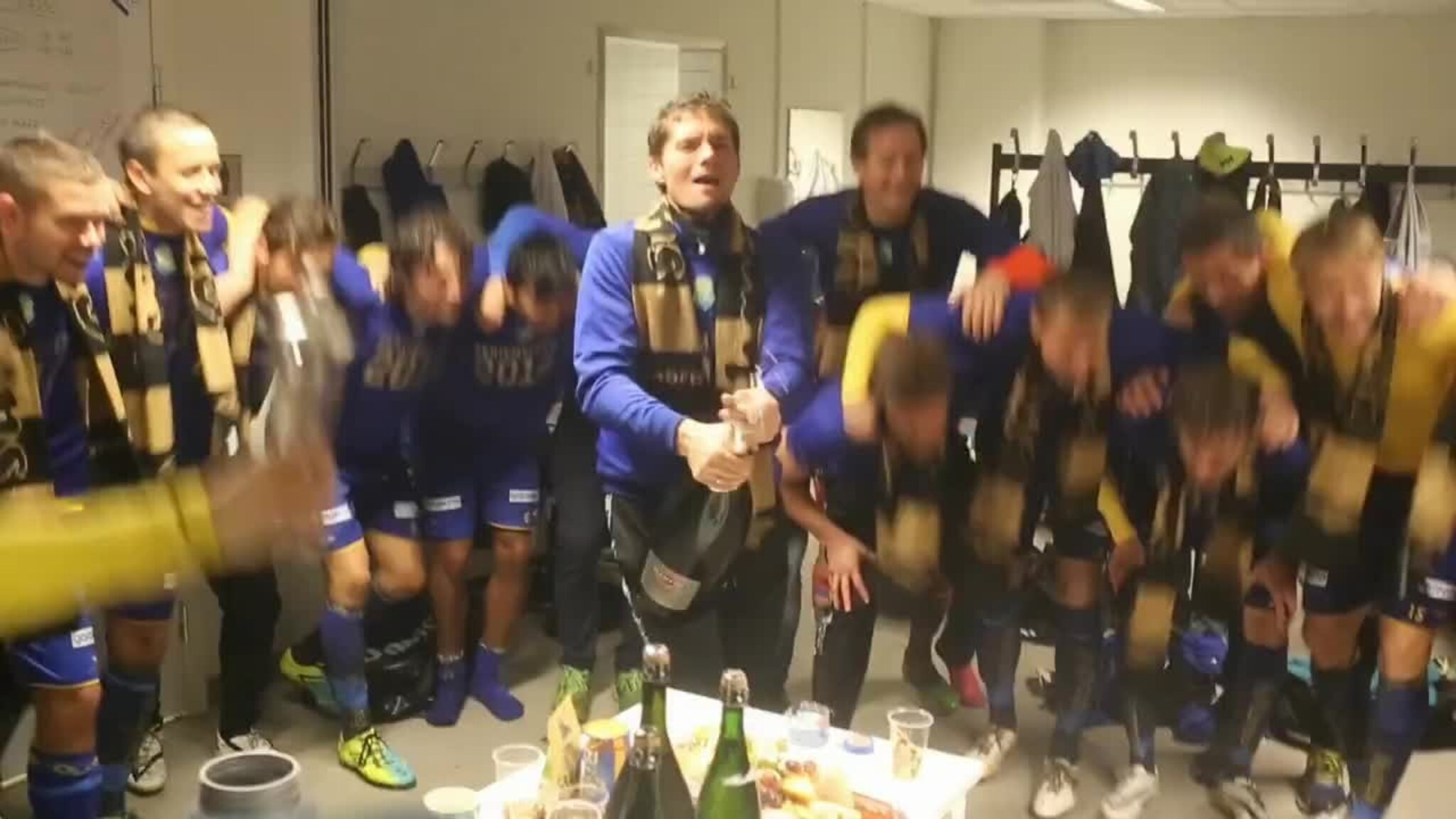 Sjekk den ville feiringen i Jerv-garderoben