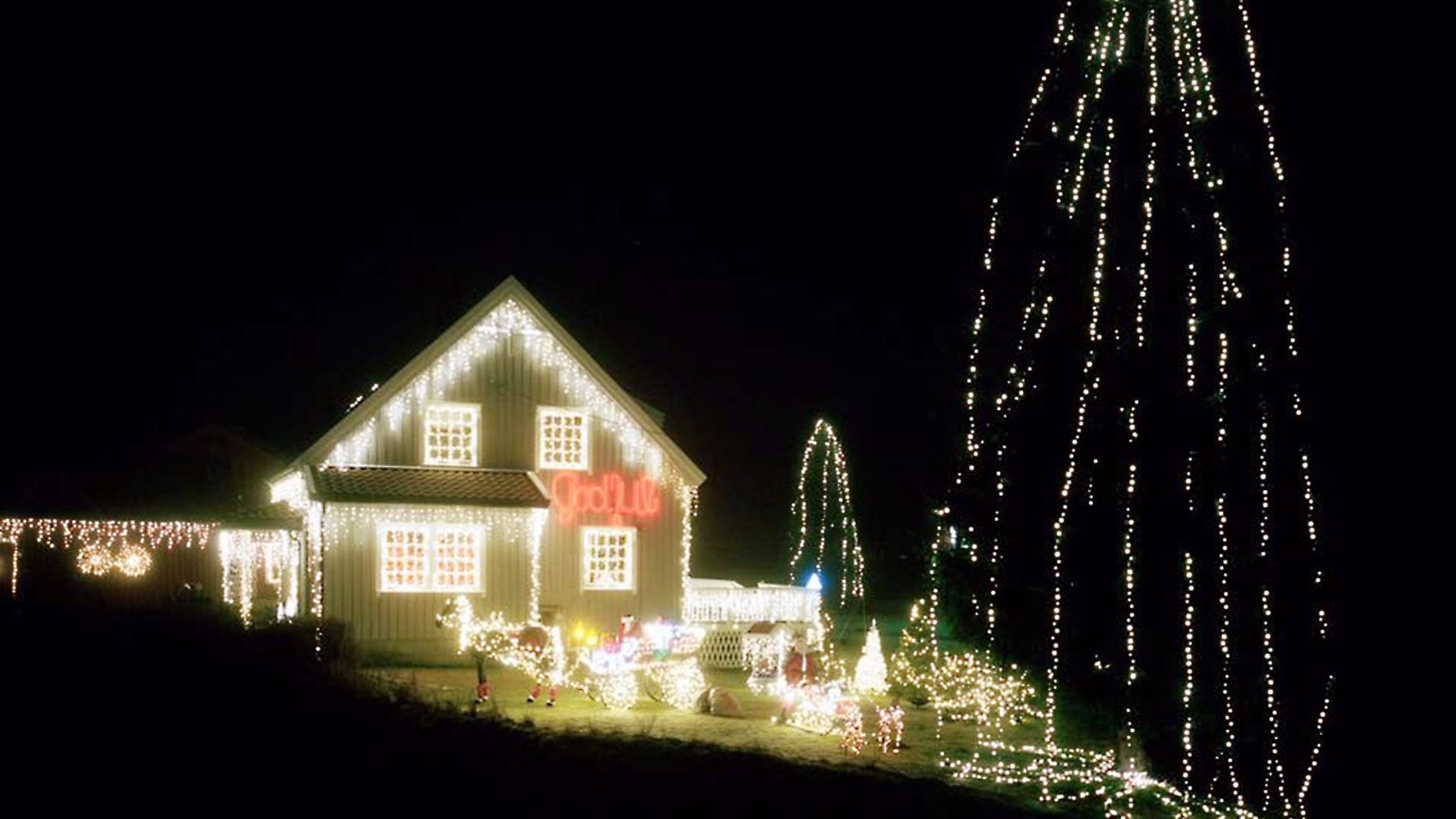 Bli med når julehuset på Hornnes tennes