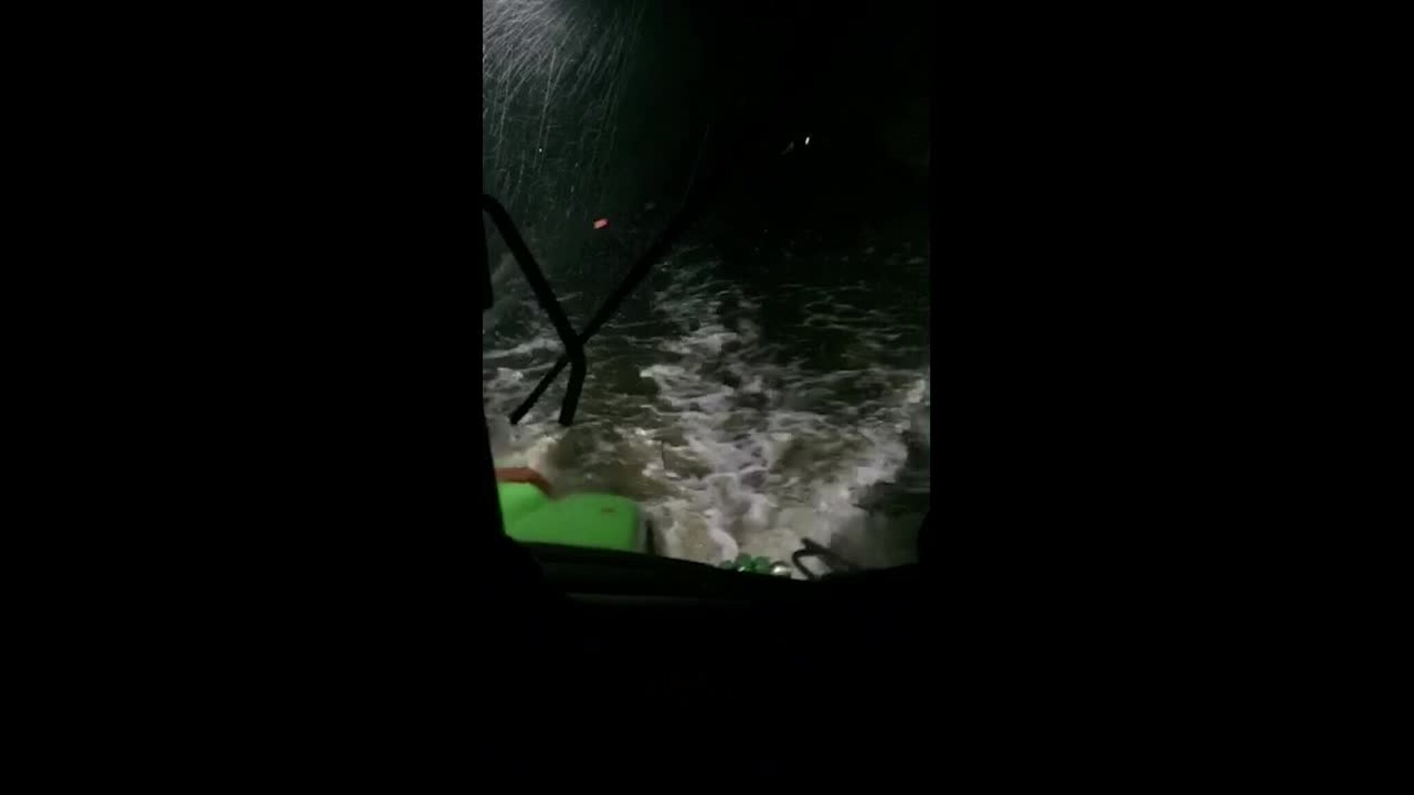 Måtte parkere bilen - fraktet hjem i traktor