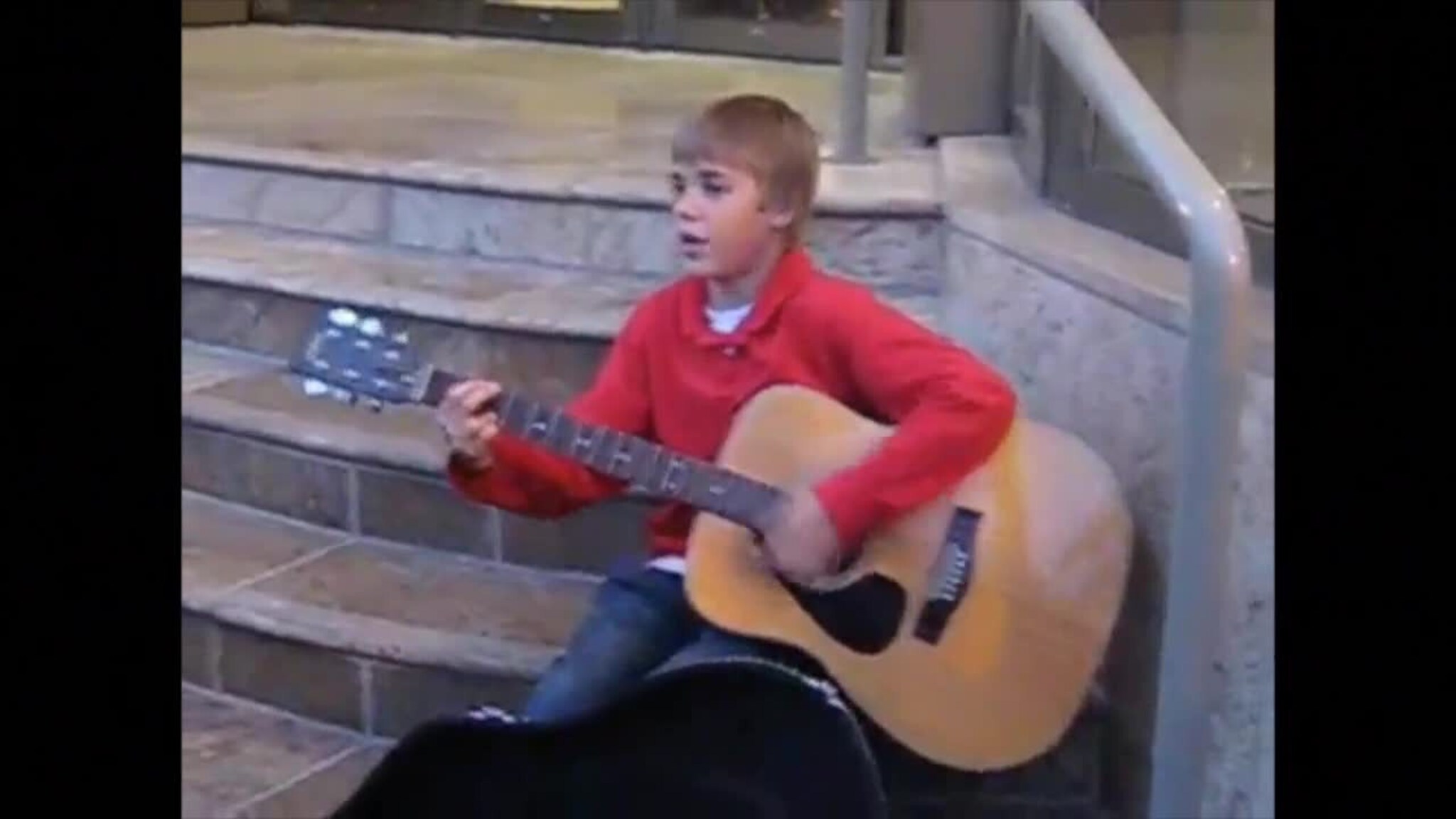 Se de første videoene av Justin Bieber