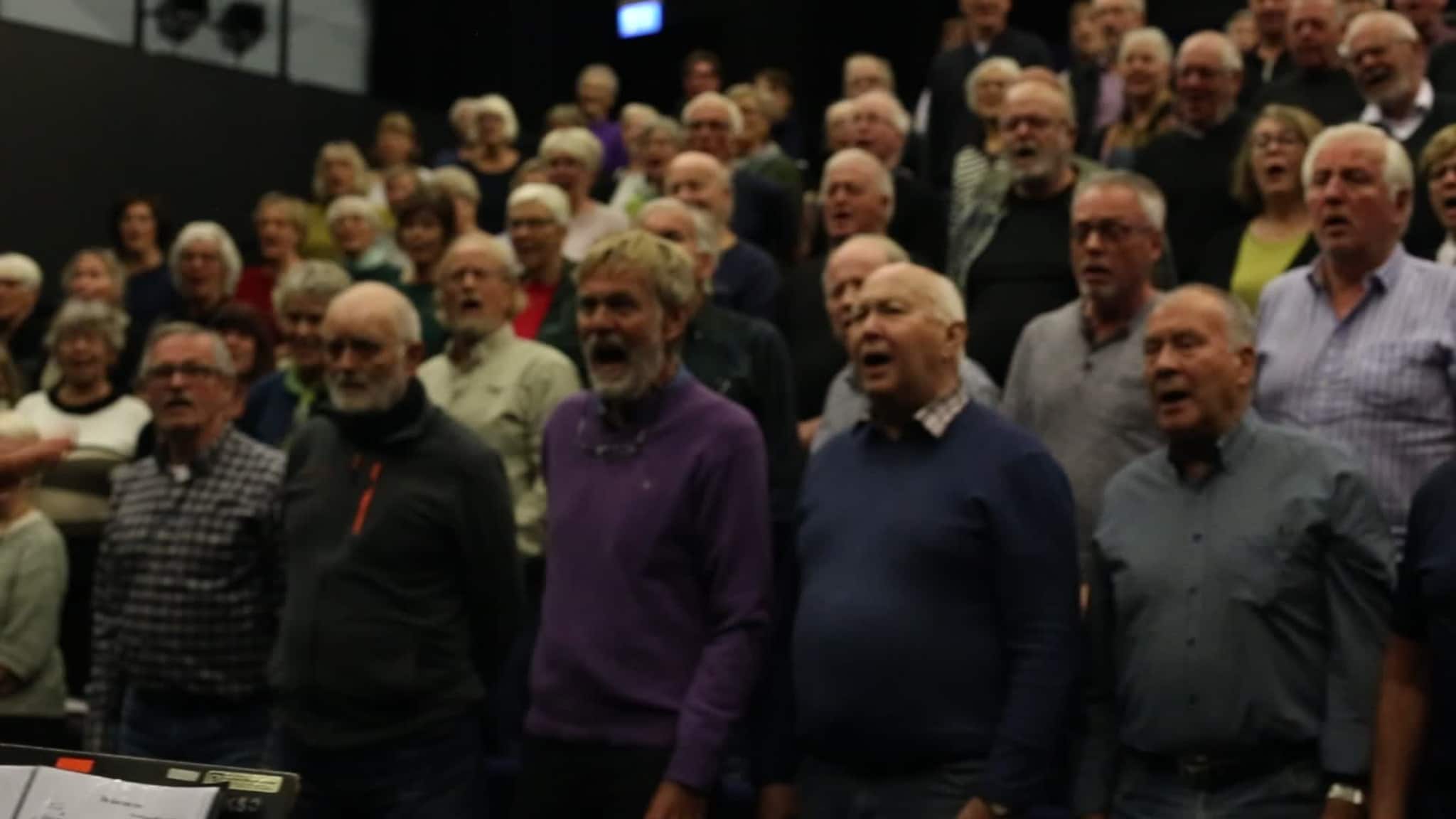 Seniorkoret Sølvstrupene i Kristiansand - Øver på Da Do Run Run (The Crystals)